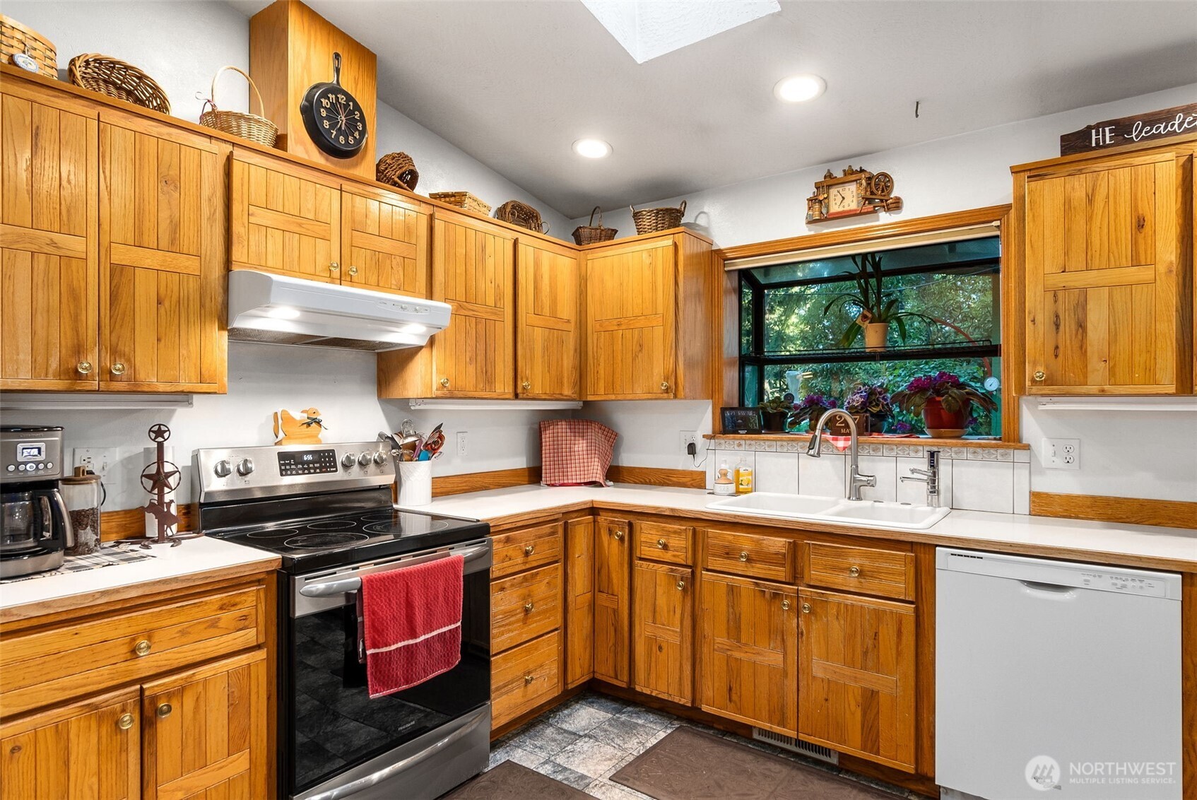 17104 Old Highway 99 Property Photo 7