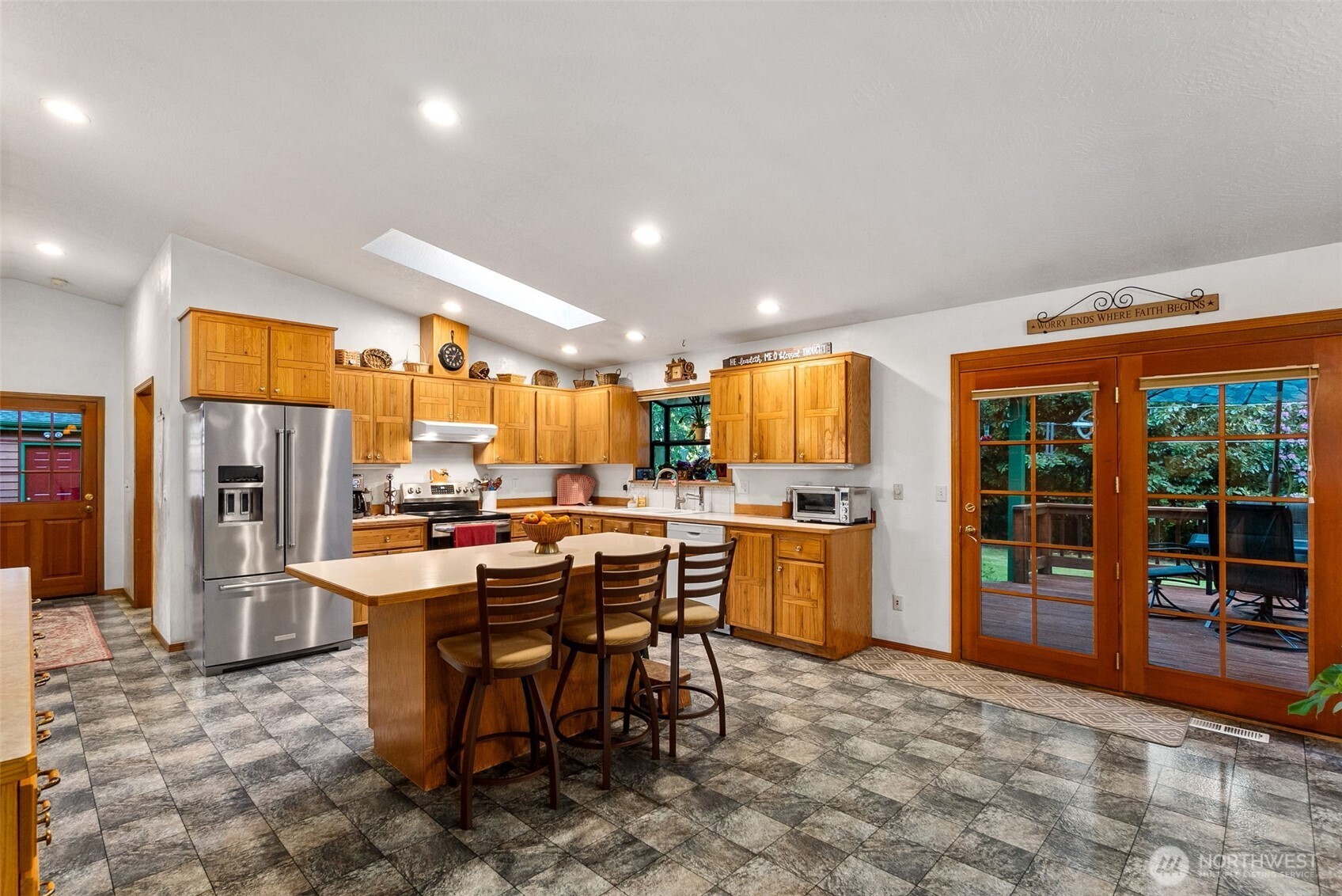 17104 Old Highway 99 Property Photo 8