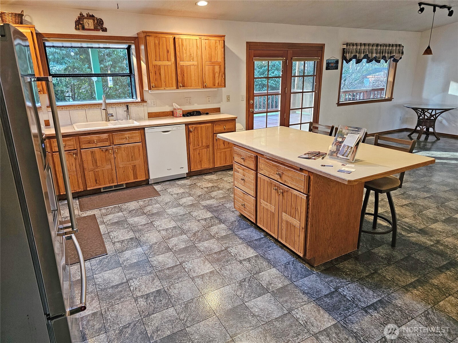 17104 Old Highway 99 Property Photo 11