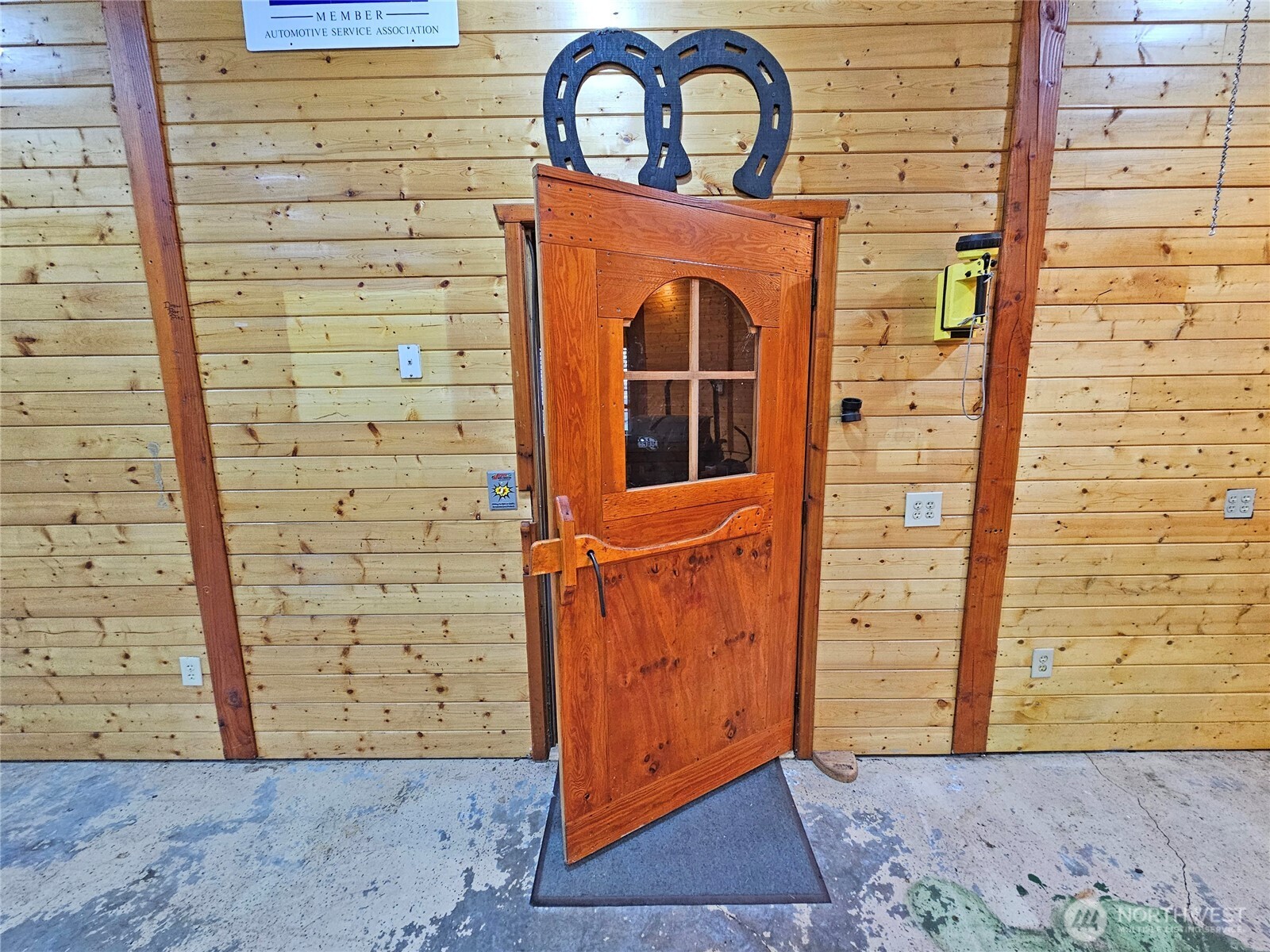 17104 Old Highway 99 Property Photo 32
