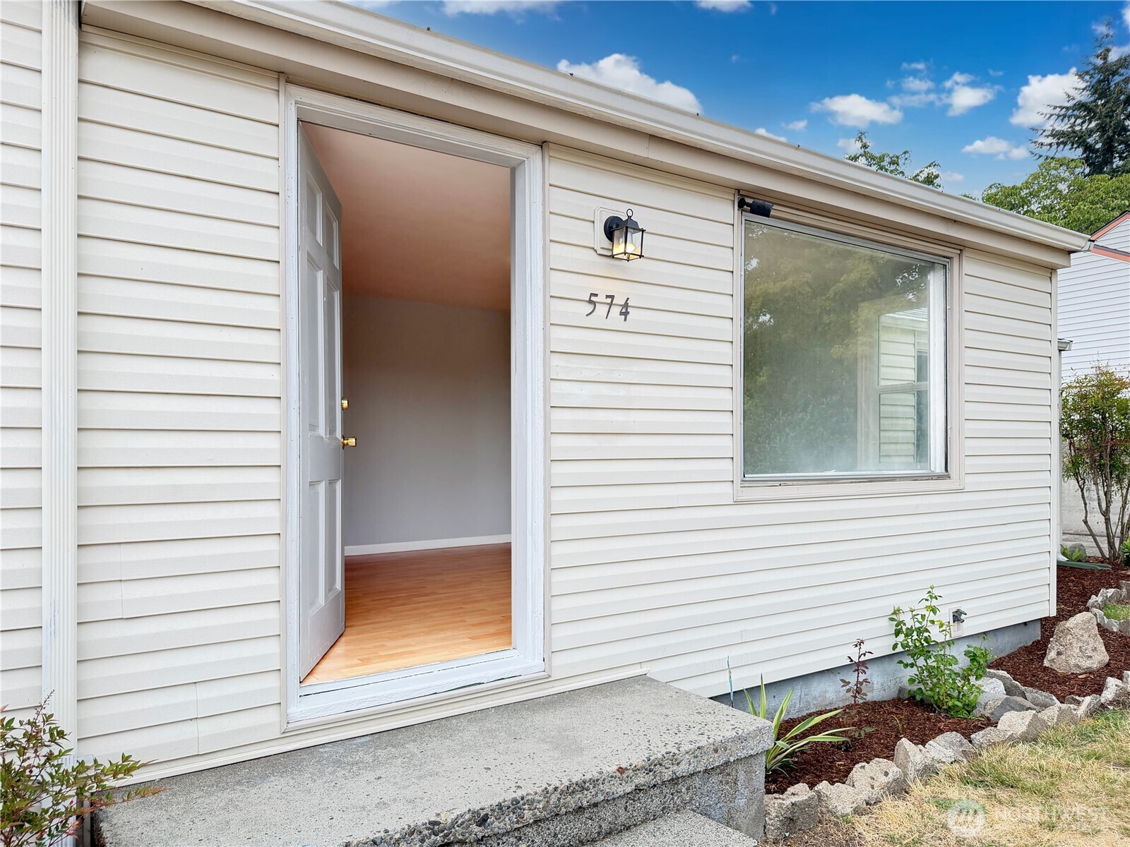 574 Bronson Way Property Photo 3