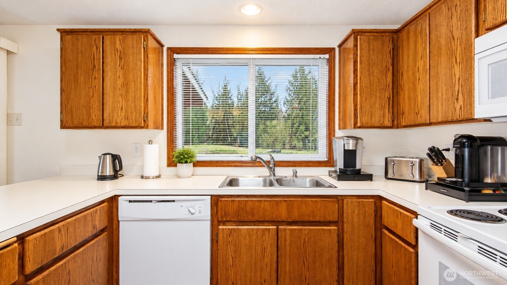 163 Home Town Drive Property Photo 8