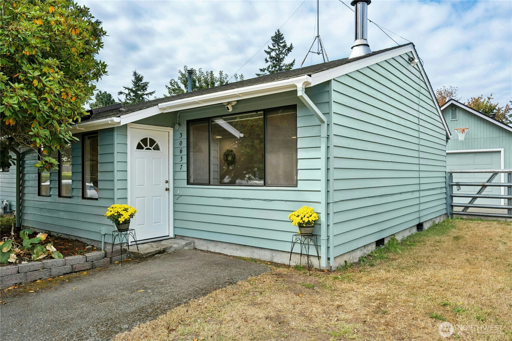 30637 1st Place Property Photo 4