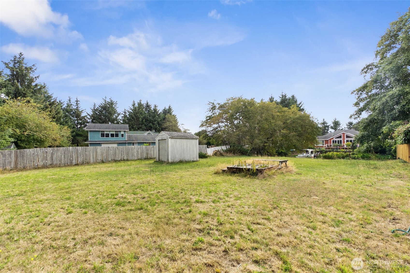 711 Albion Avenue Property Photo 10