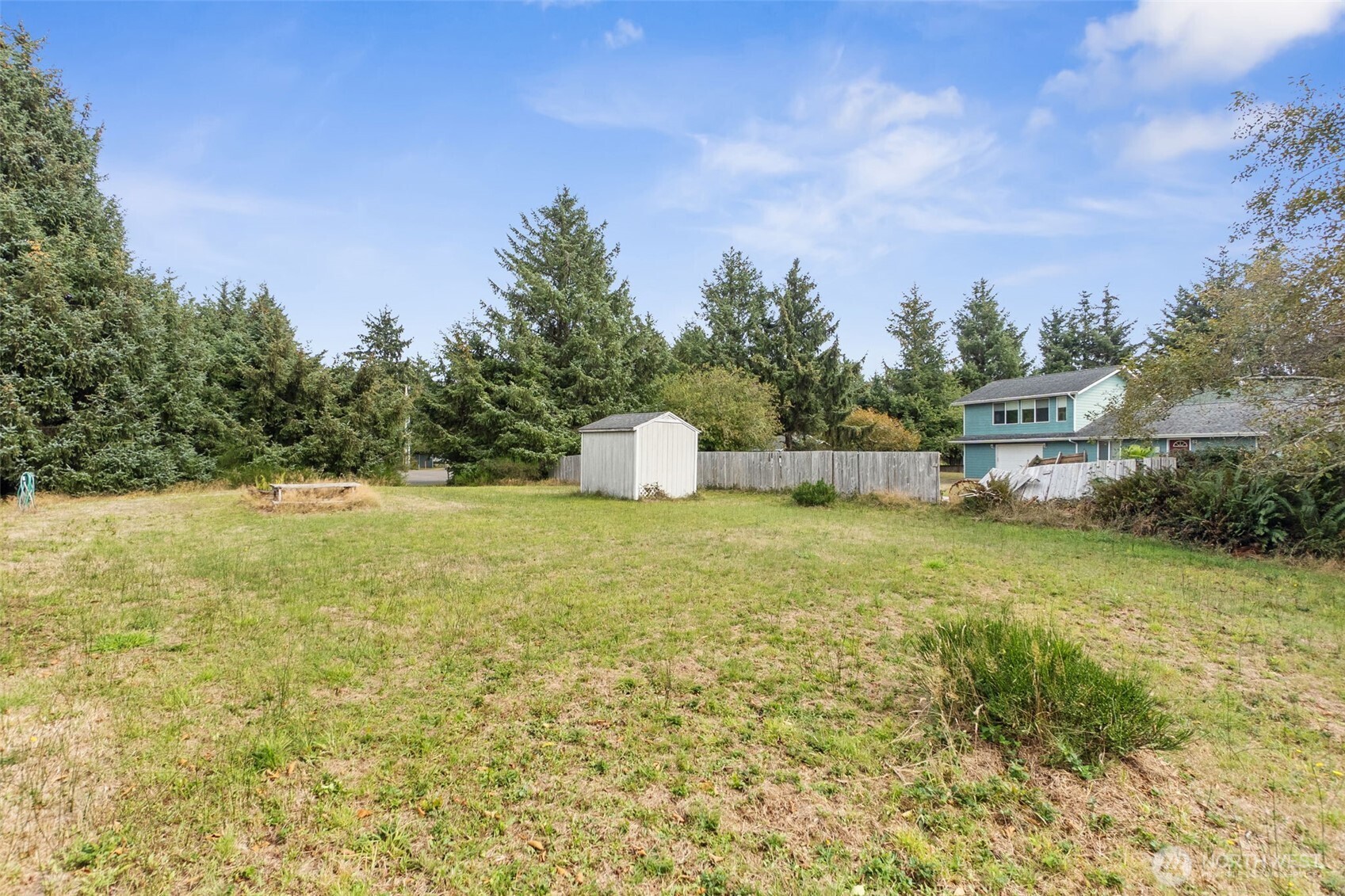 711 Albion Avenue Property Photo 11