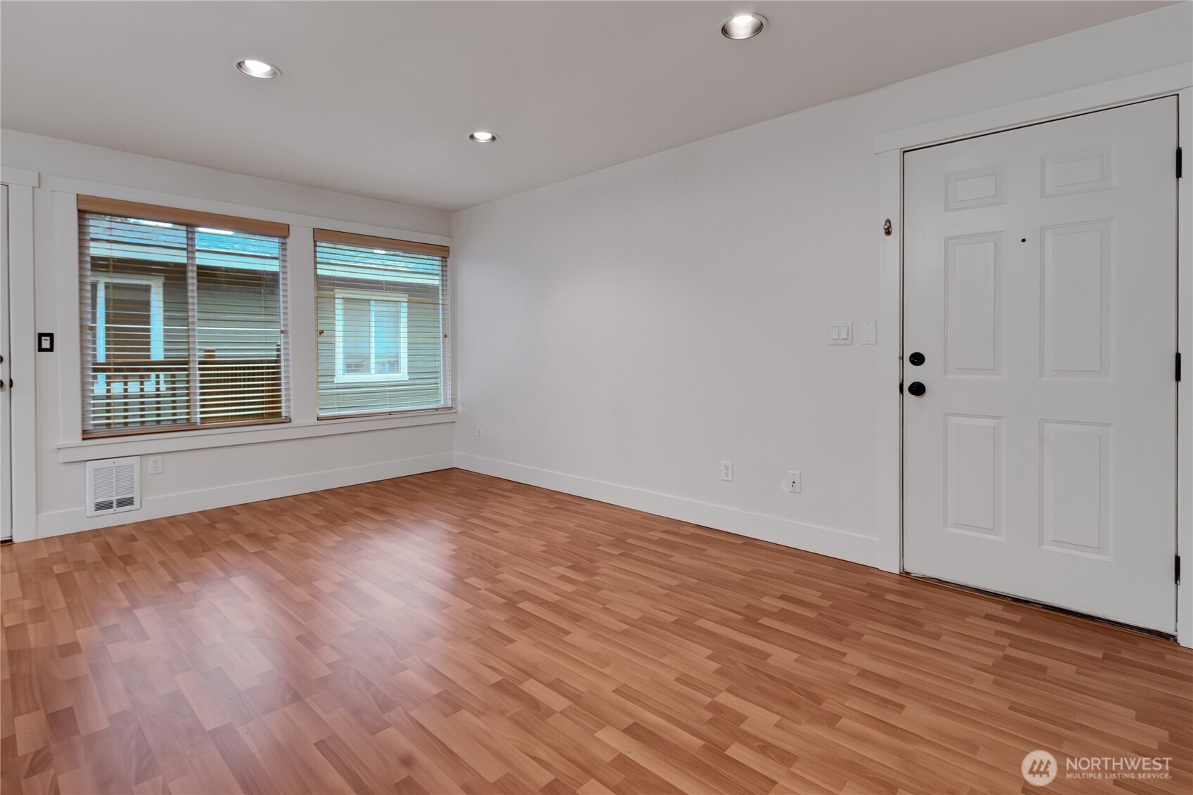 418 N L Street 18-8 Property Photo 7
