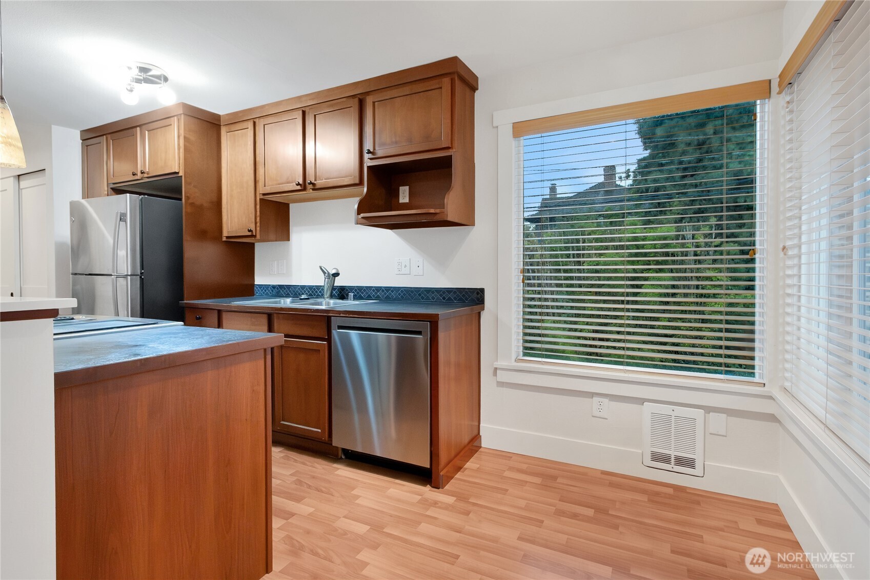 418 N L Street 18-8 Property Photo 9