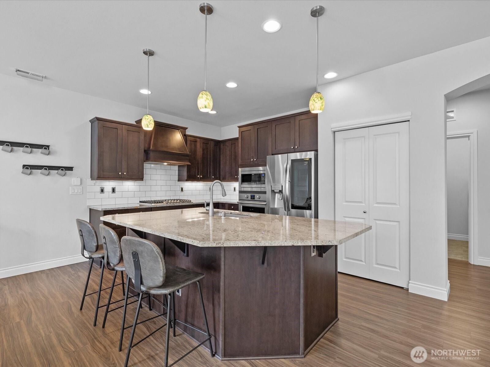 20334 85th Place Property Photo 6