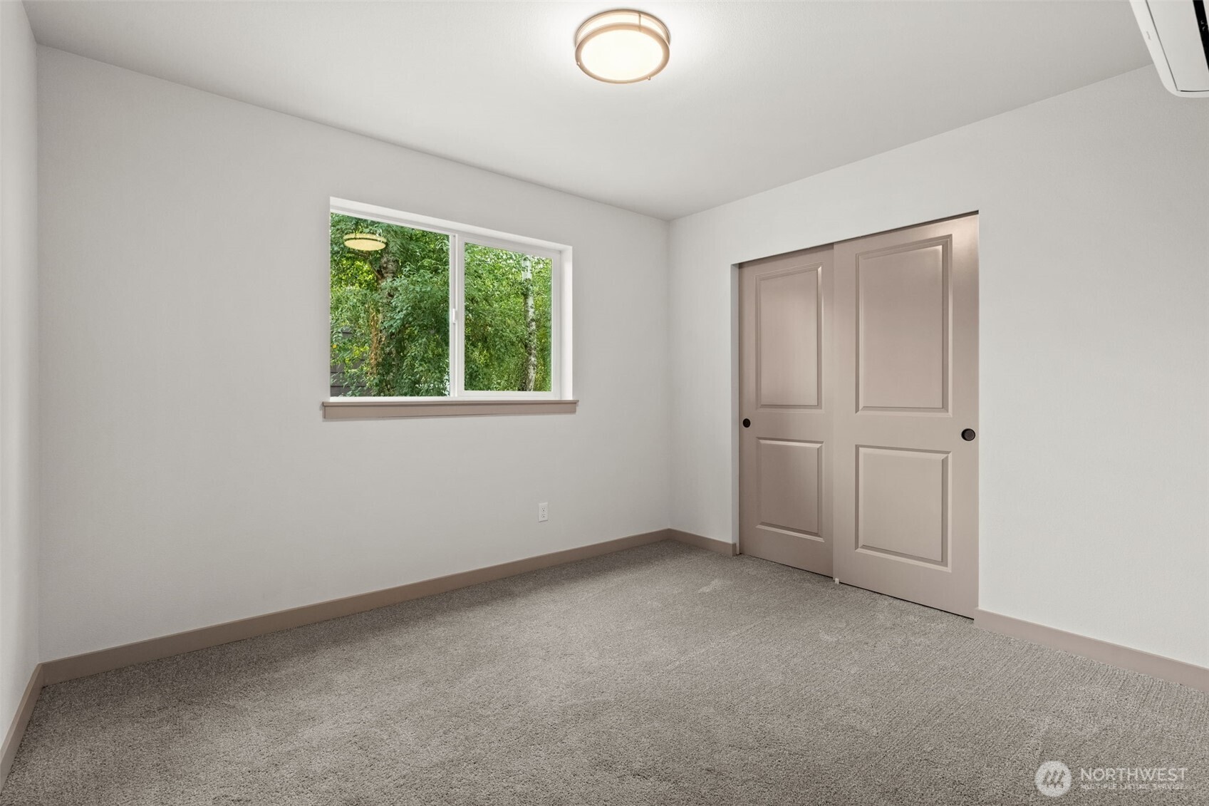 939 E 61st Street Property Photo 16
