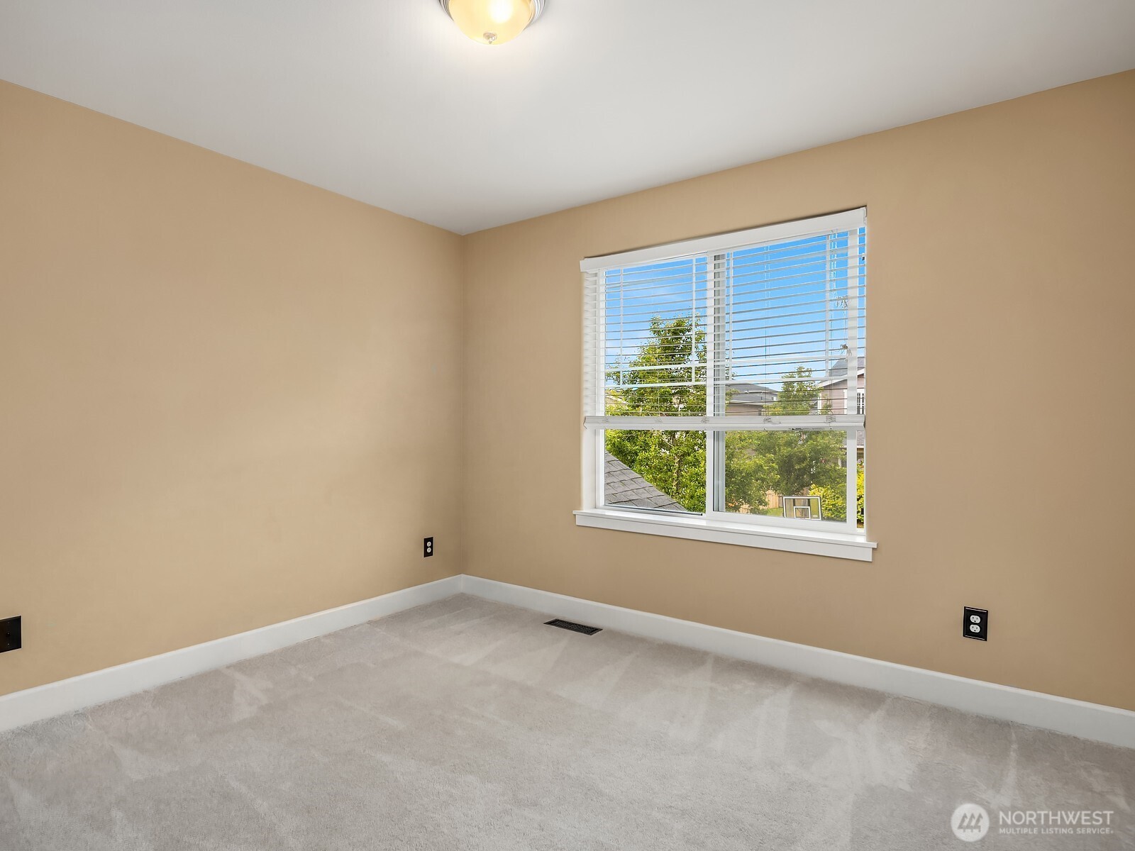 3115 74th Drive Property Photo 10