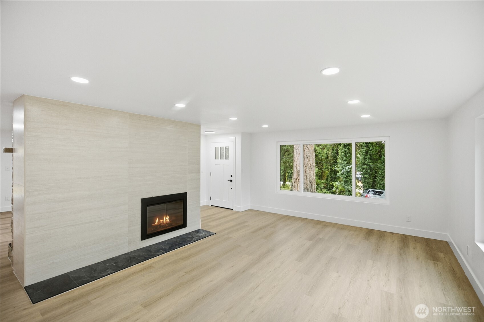 4702 Waller Road Property Photo 4