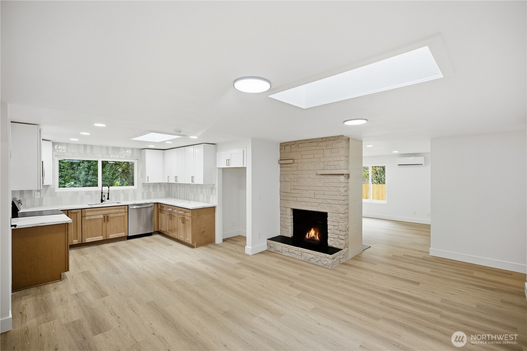 4702 Waller Road Property Photo 6