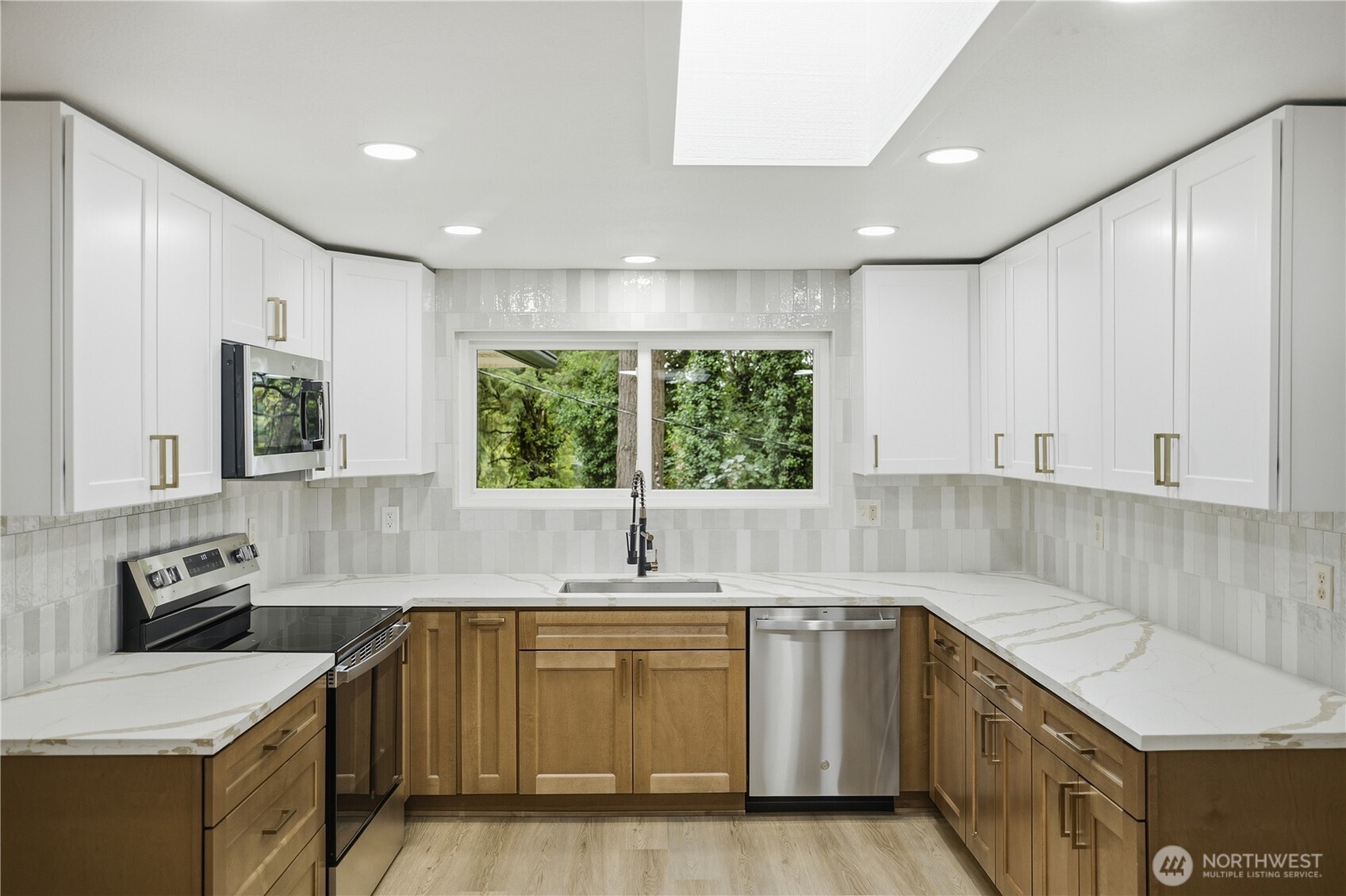 4702 Waller Road Property Photo 8