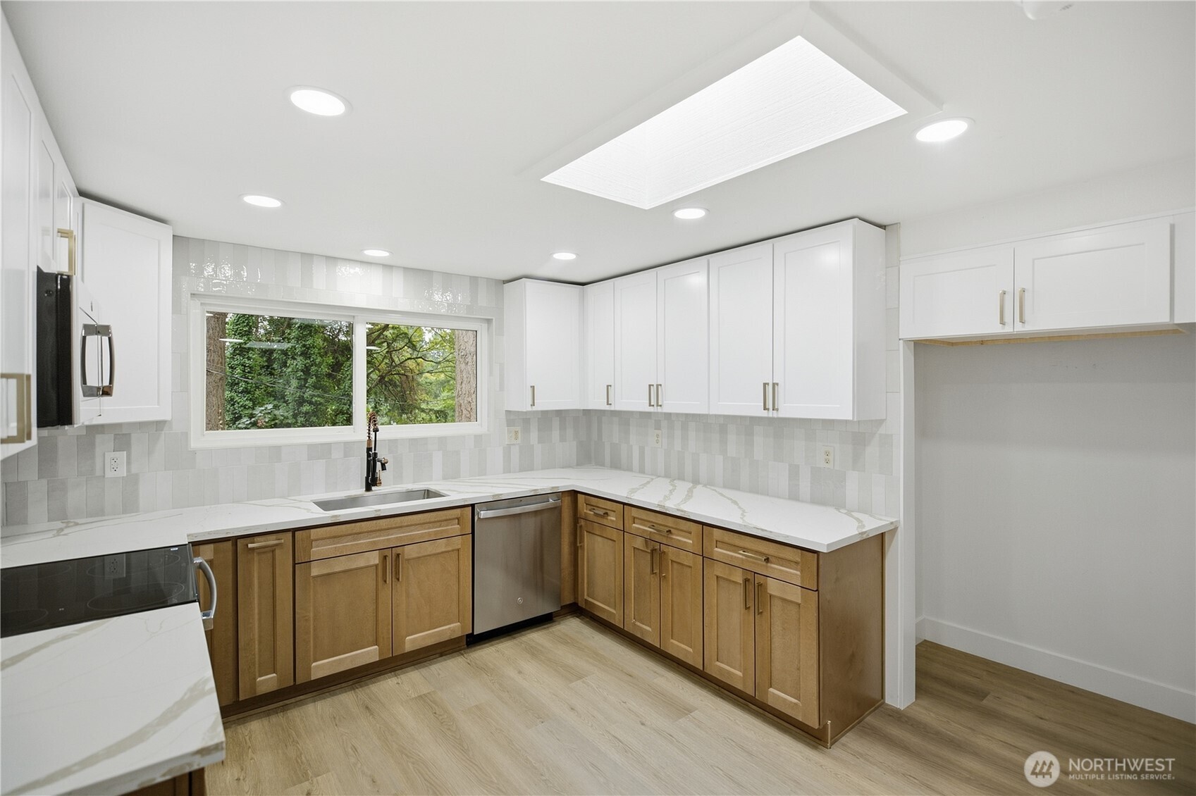 4702 Waller Road Property Photo 9