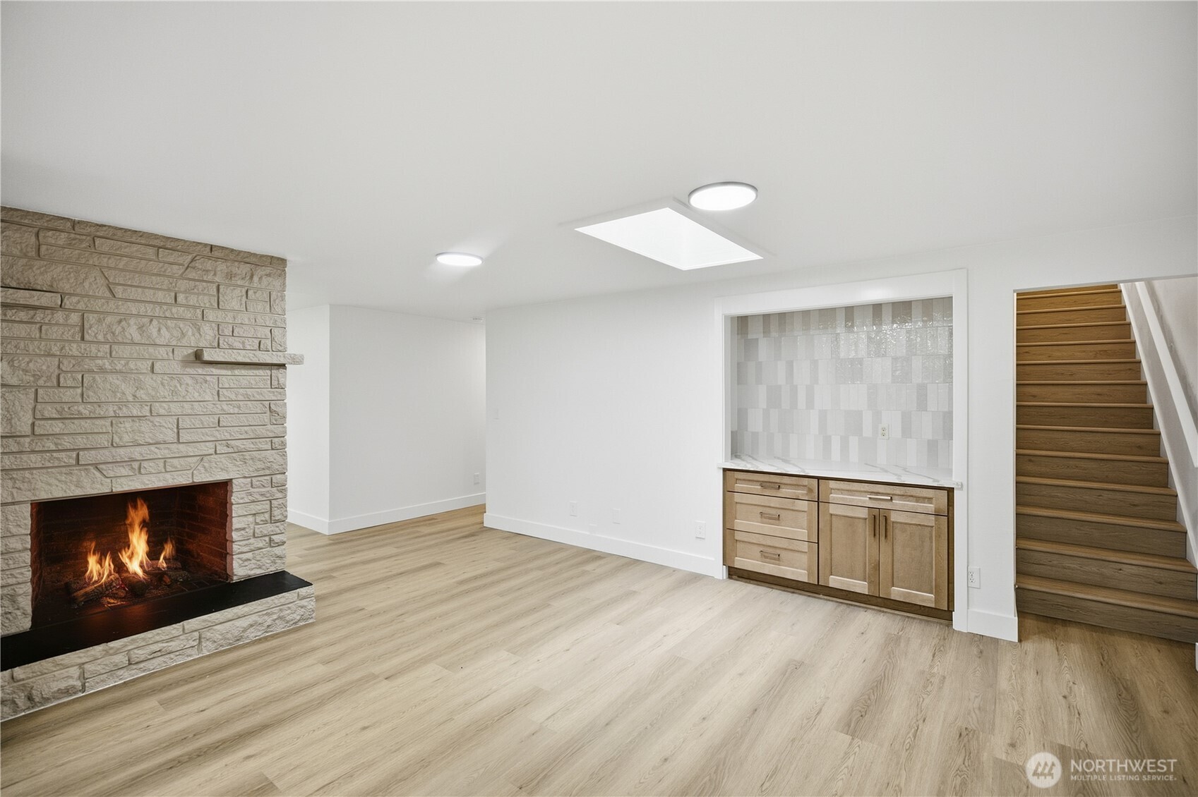 4702 Waller Road Property Photo 10
