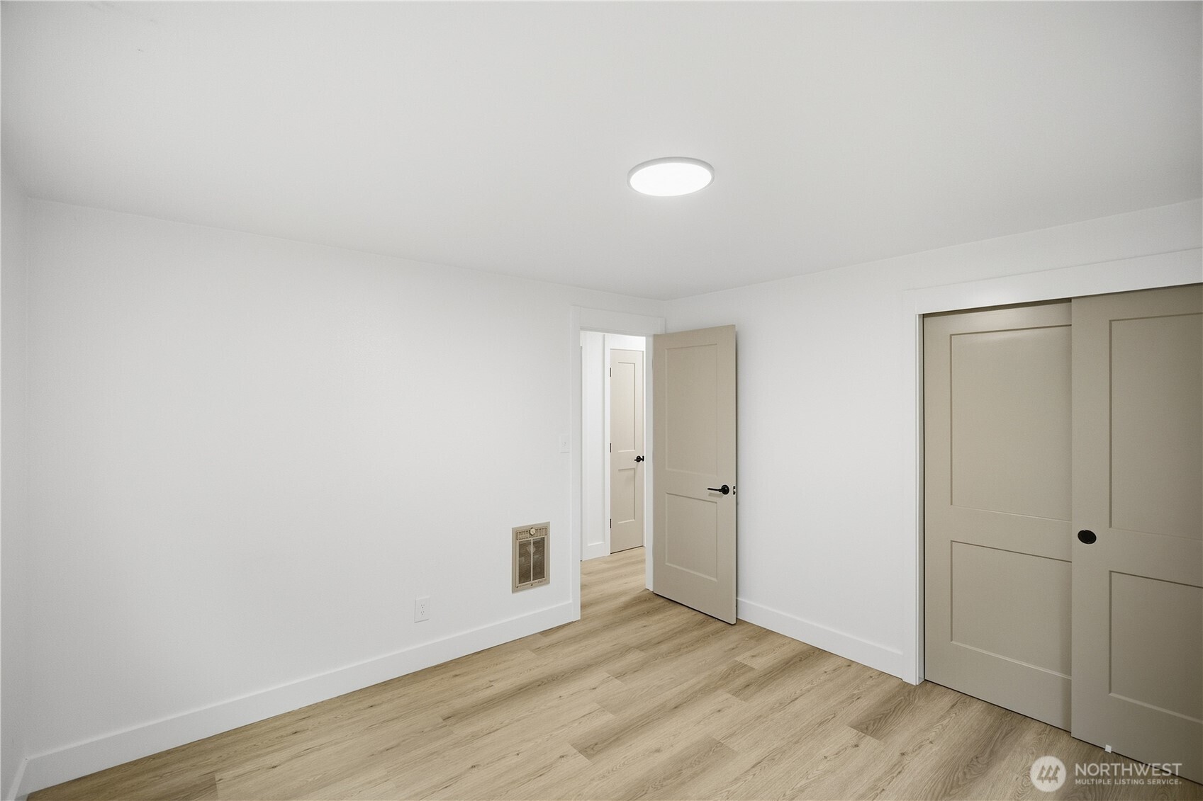 4702 Waller Road Property Photo 14