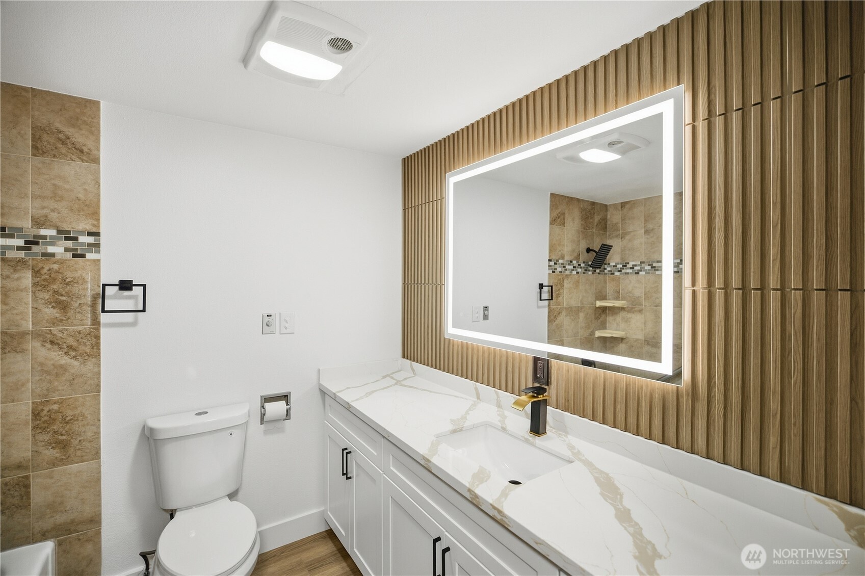 4702 Waller Road Property Photo 16