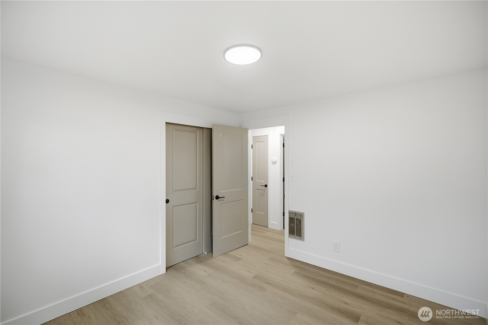 4702 Waller Road Property Photo 18