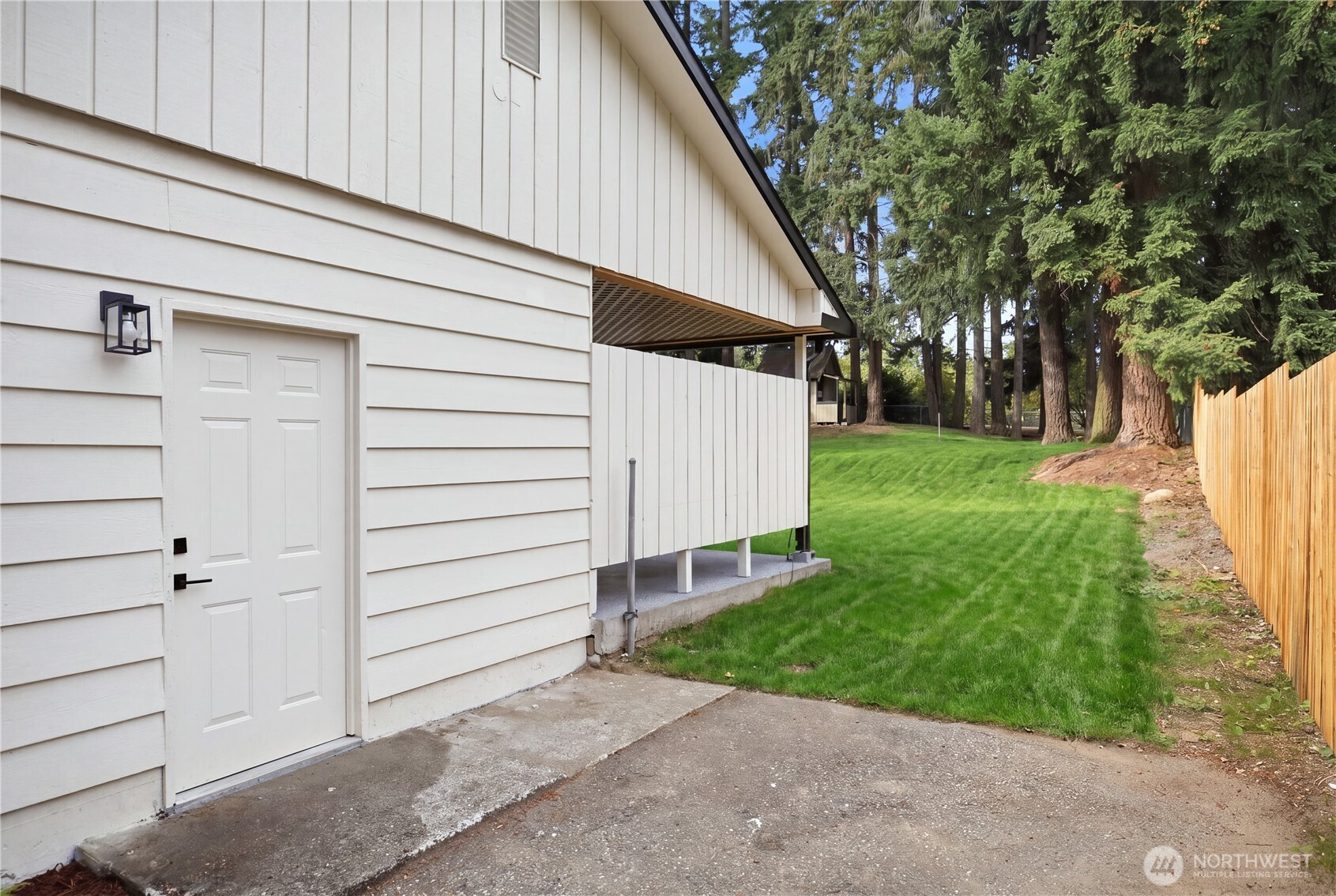 4702 Waller Road Property Photo 28
