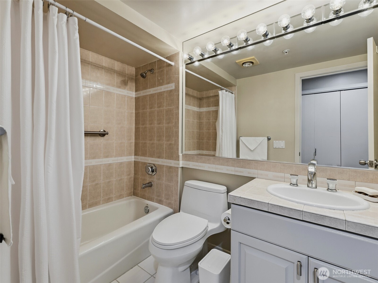 601 W Mercer Place 301 Property Photo 24