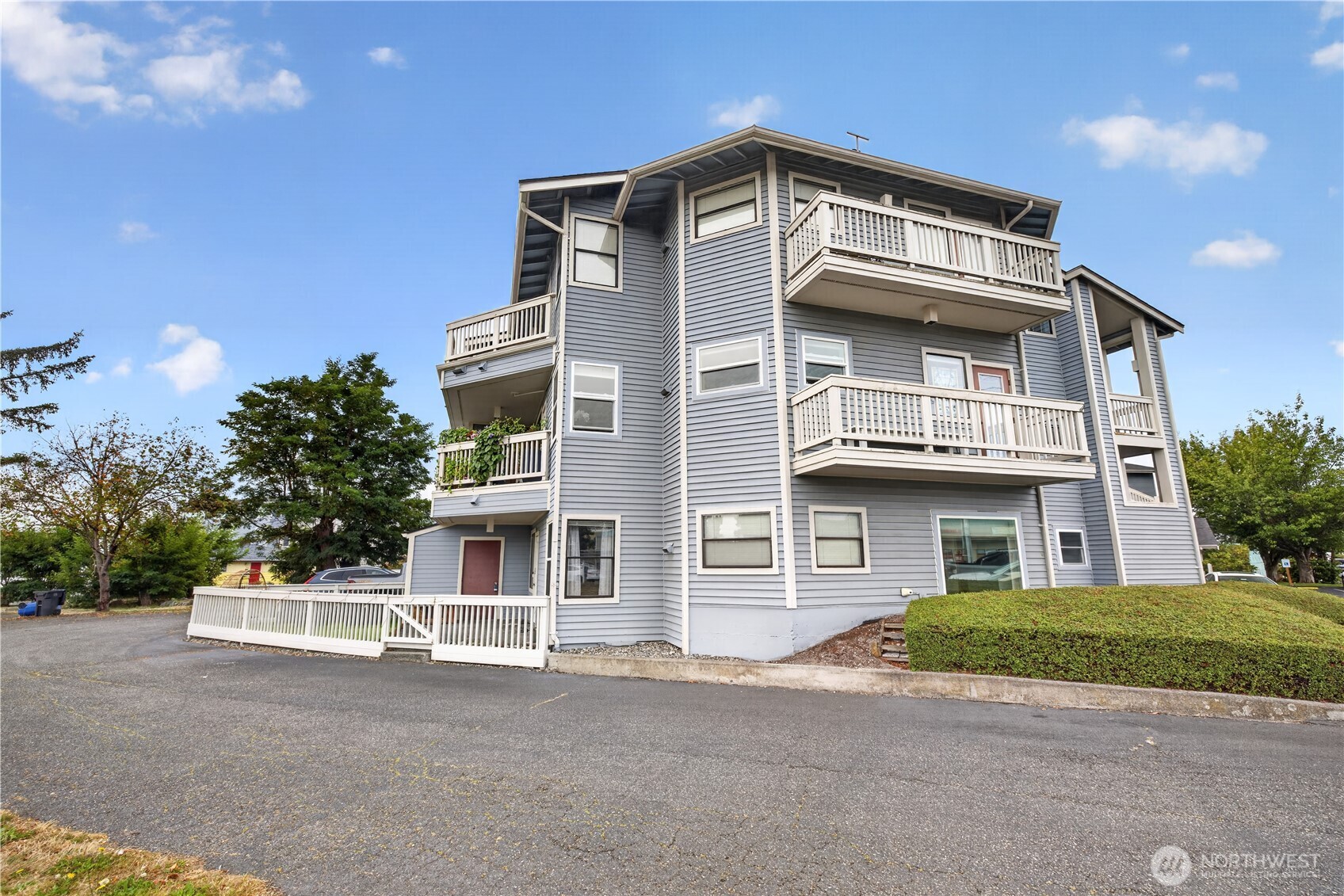 651 SE Bayshore Drive A101 Property Photo 1