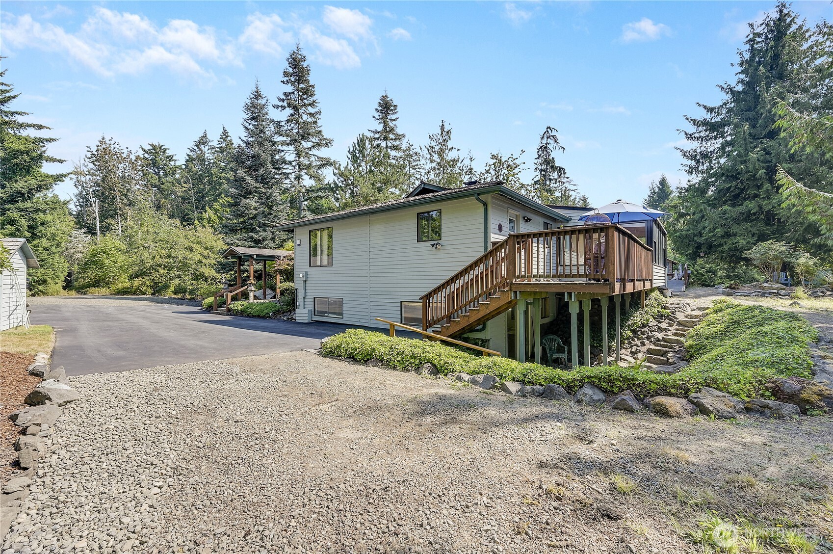2357 Mountain View Road Property Photo 4
