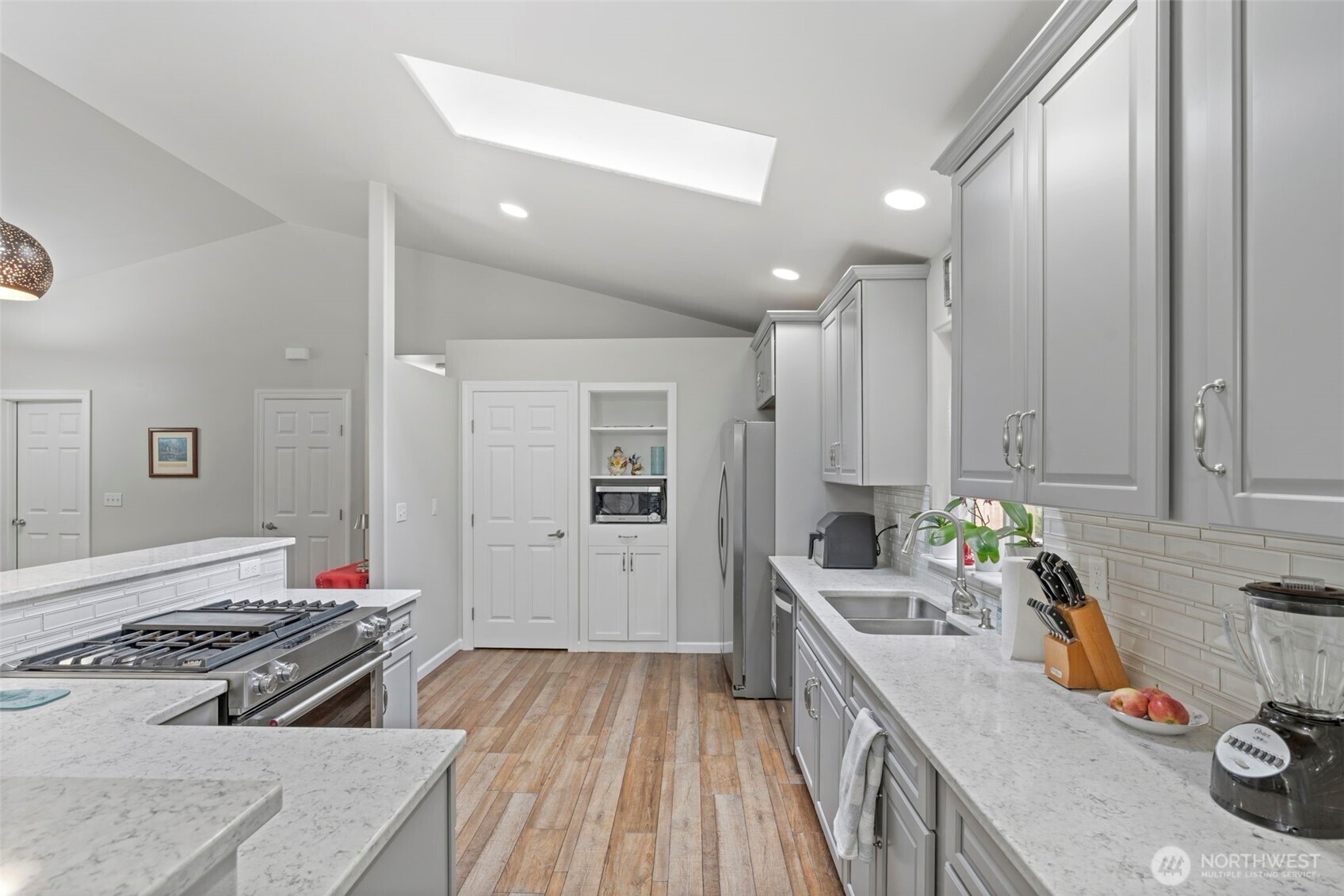 10 Clipper Lane Property Photo 12