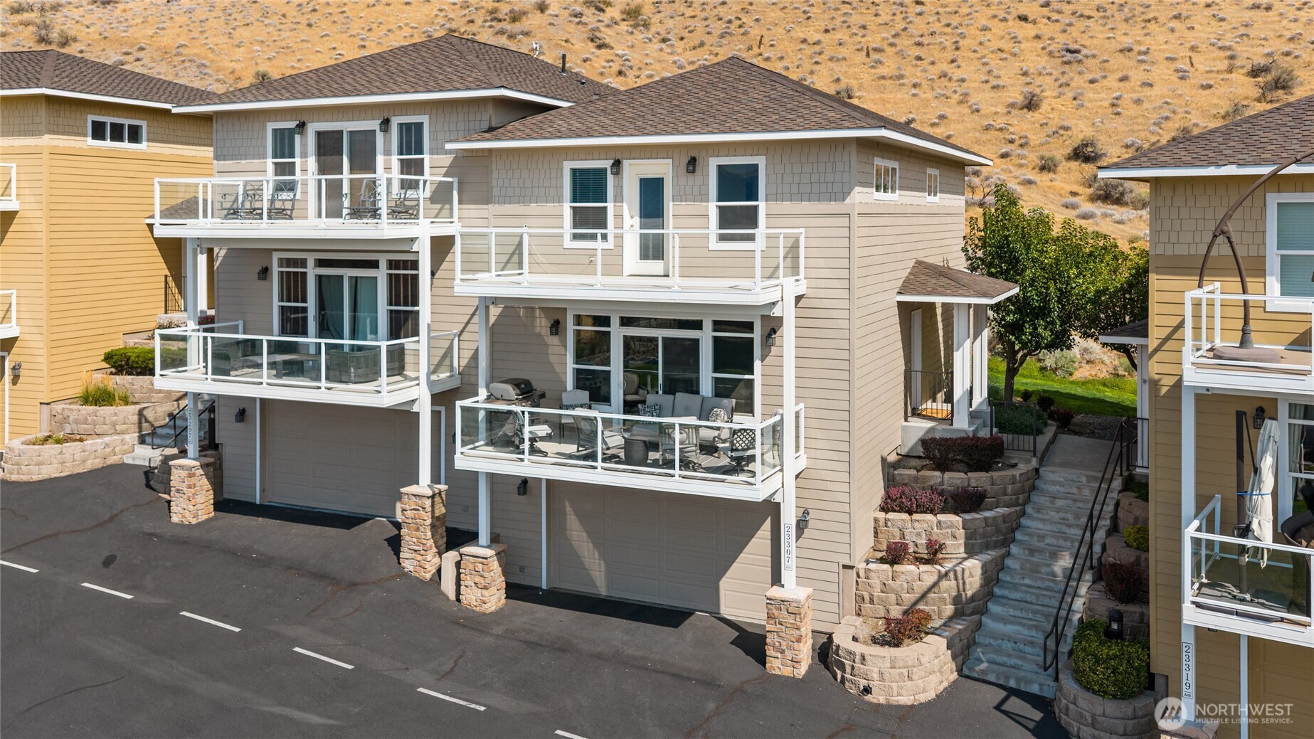 23307 Sunserra Loop Property Photo 1