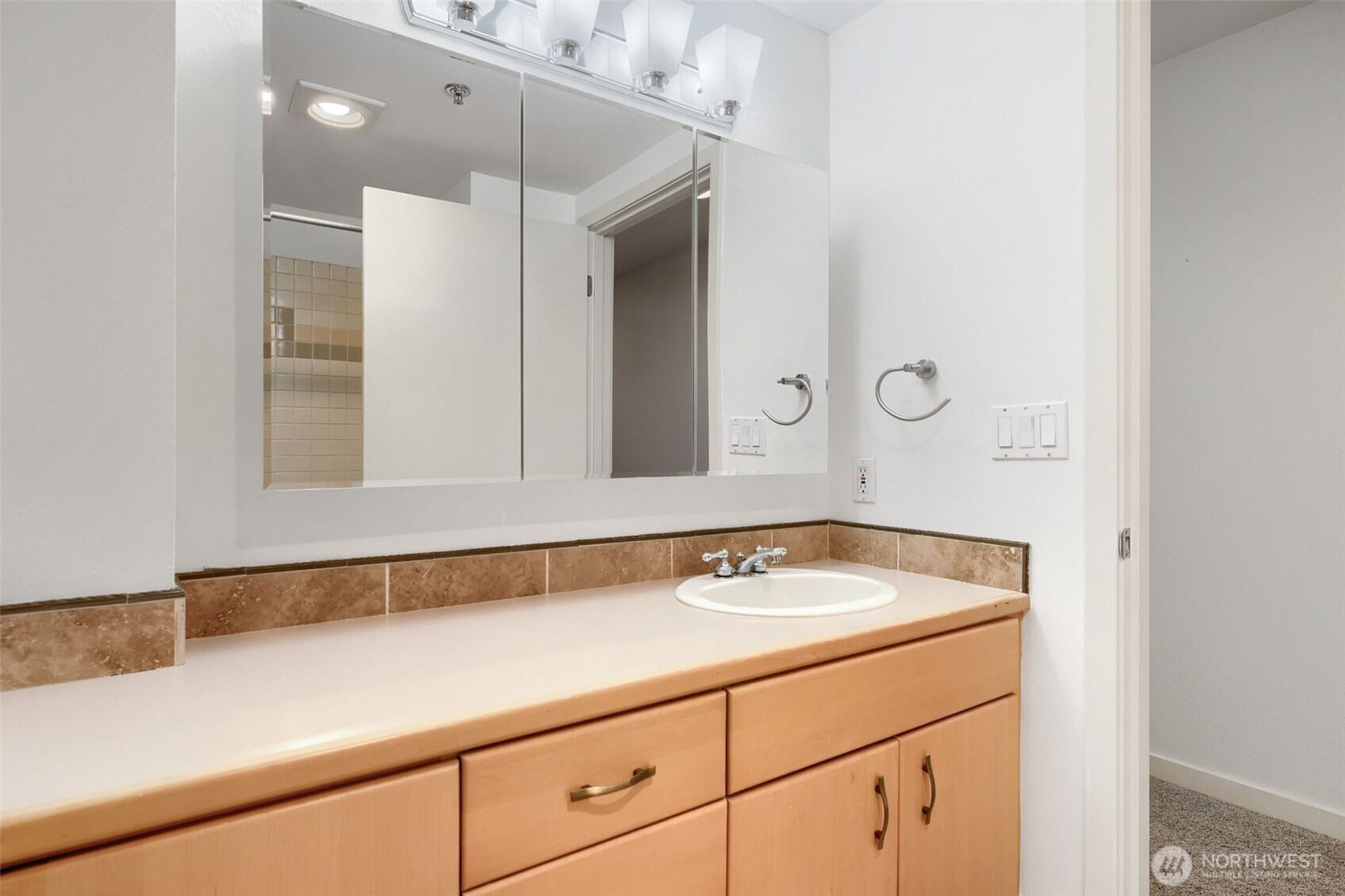 701 Galer Street 608 Property Photo 18