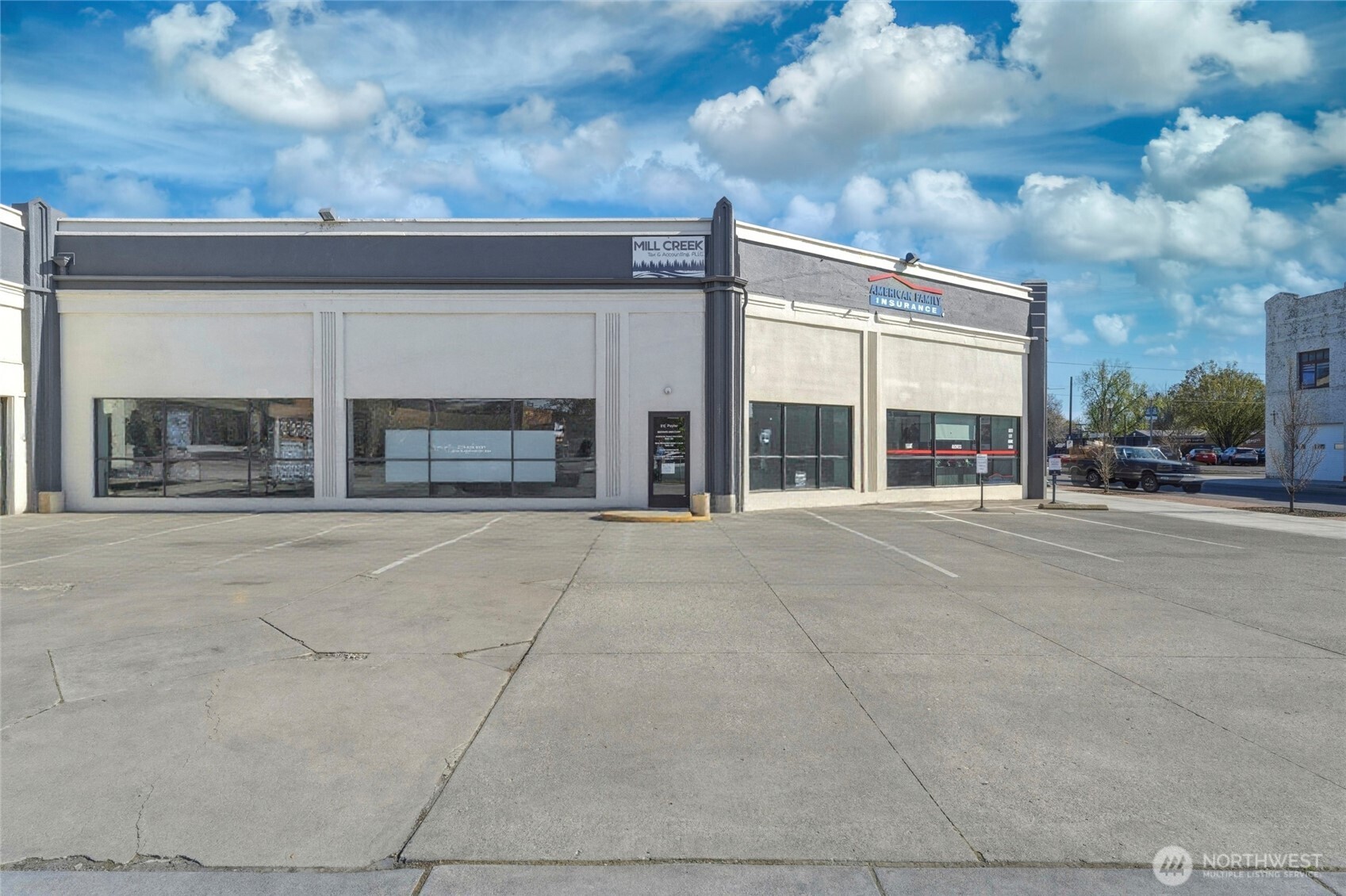 2 E Poplar Street Property Photo 2