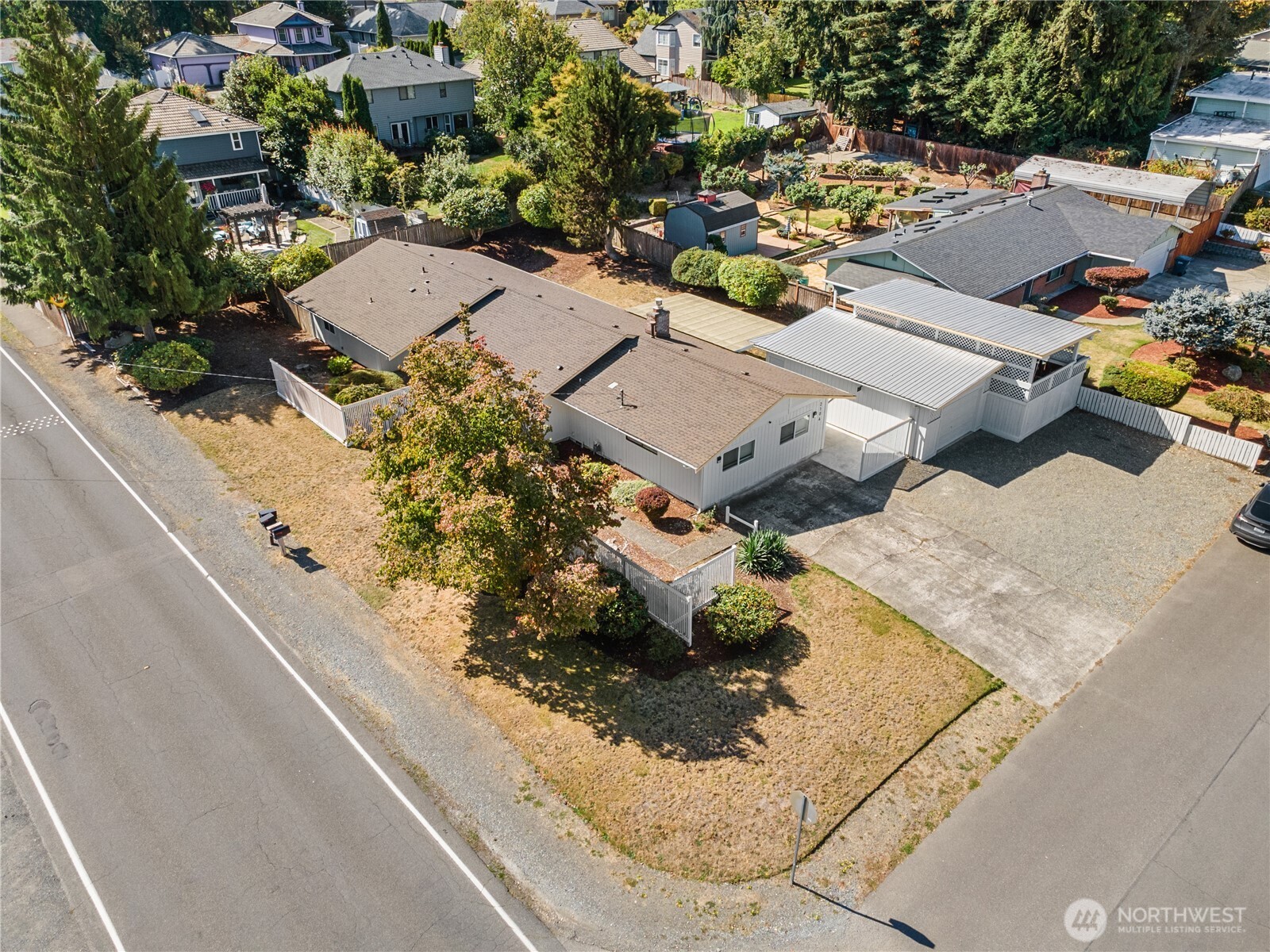 2104 Se 7th Street Property Photo 3