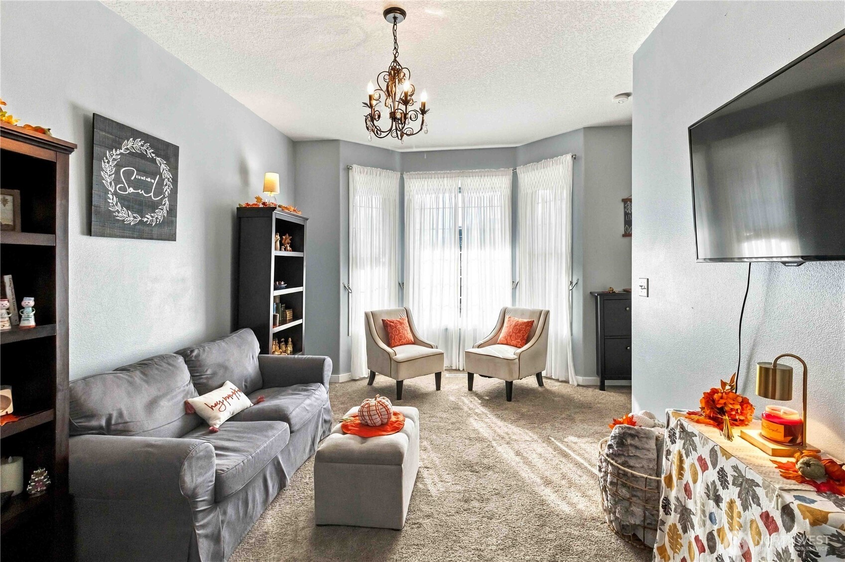 929 Edinburgh Court Property Photo 4