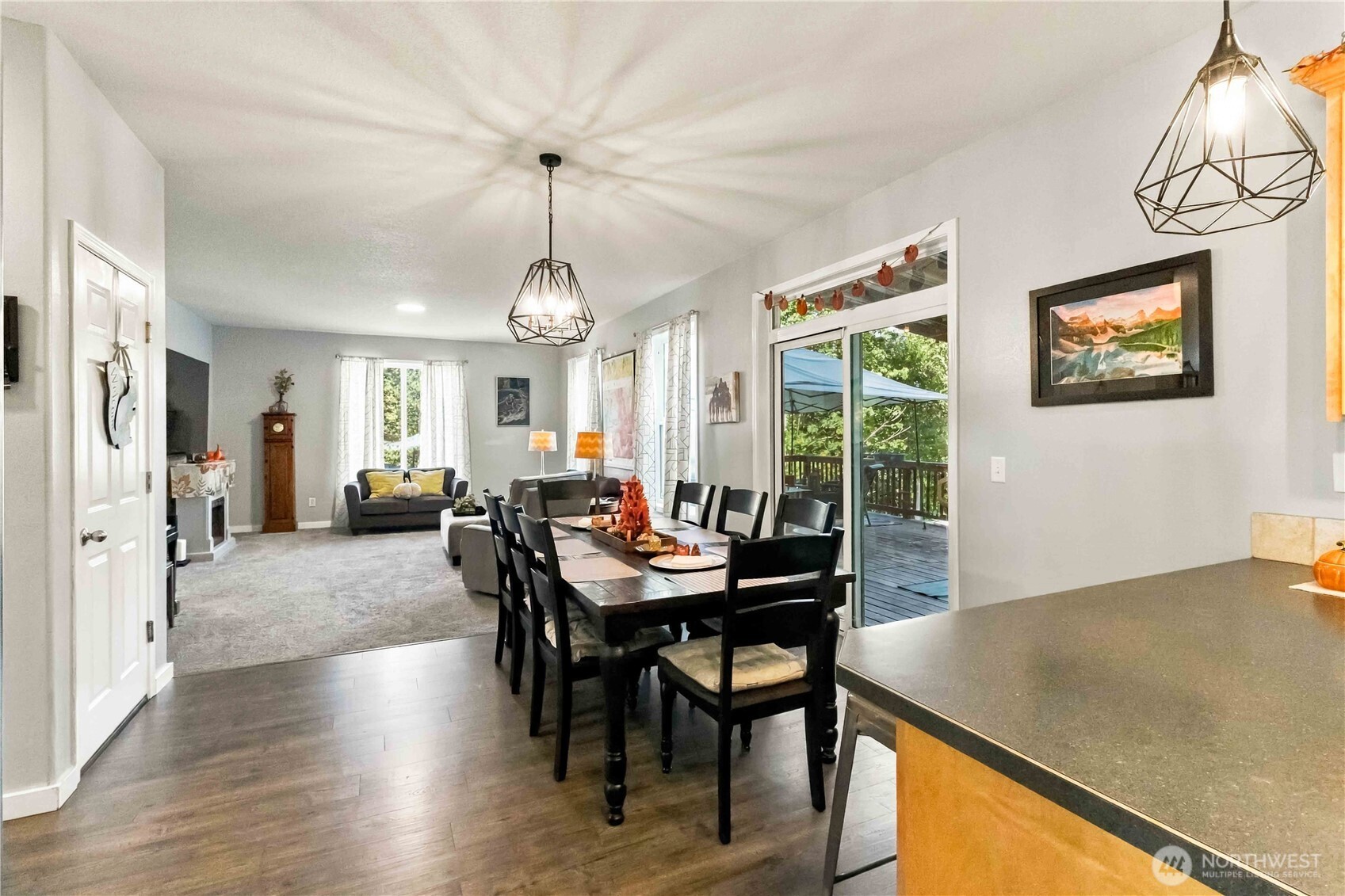 929 Edinburgh Court Property Photo 10