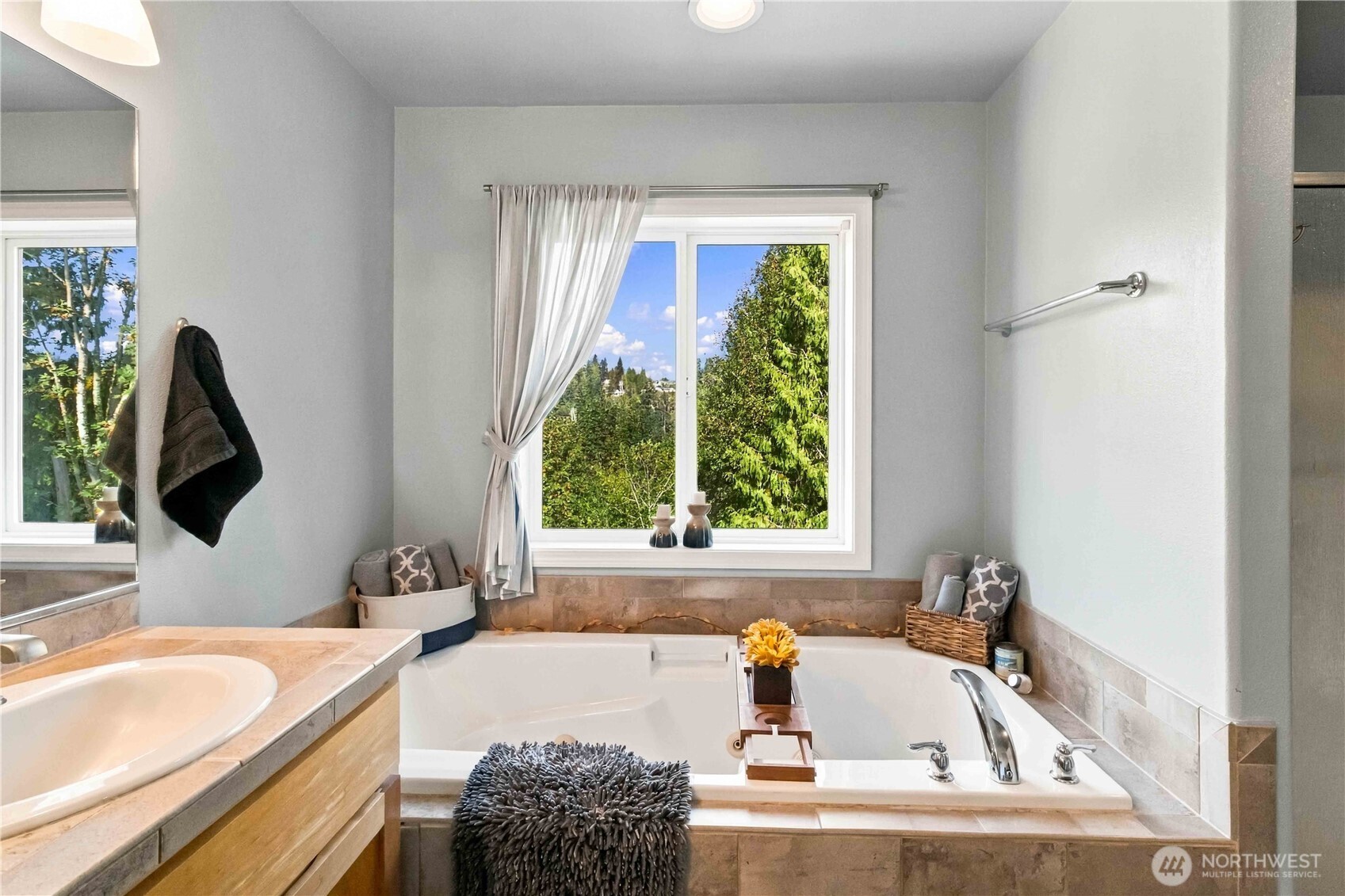 929 Edinburgh Court Property Photo 17