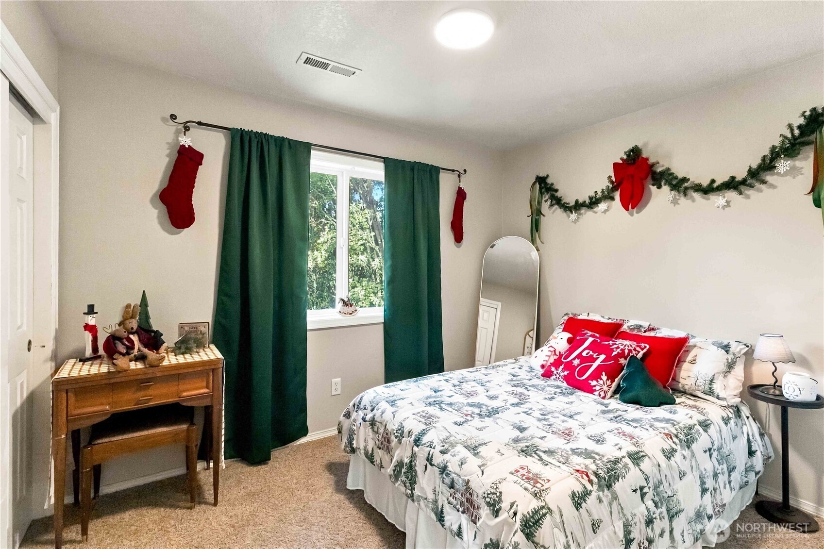 929 Edinburgh Court Property Photo 23