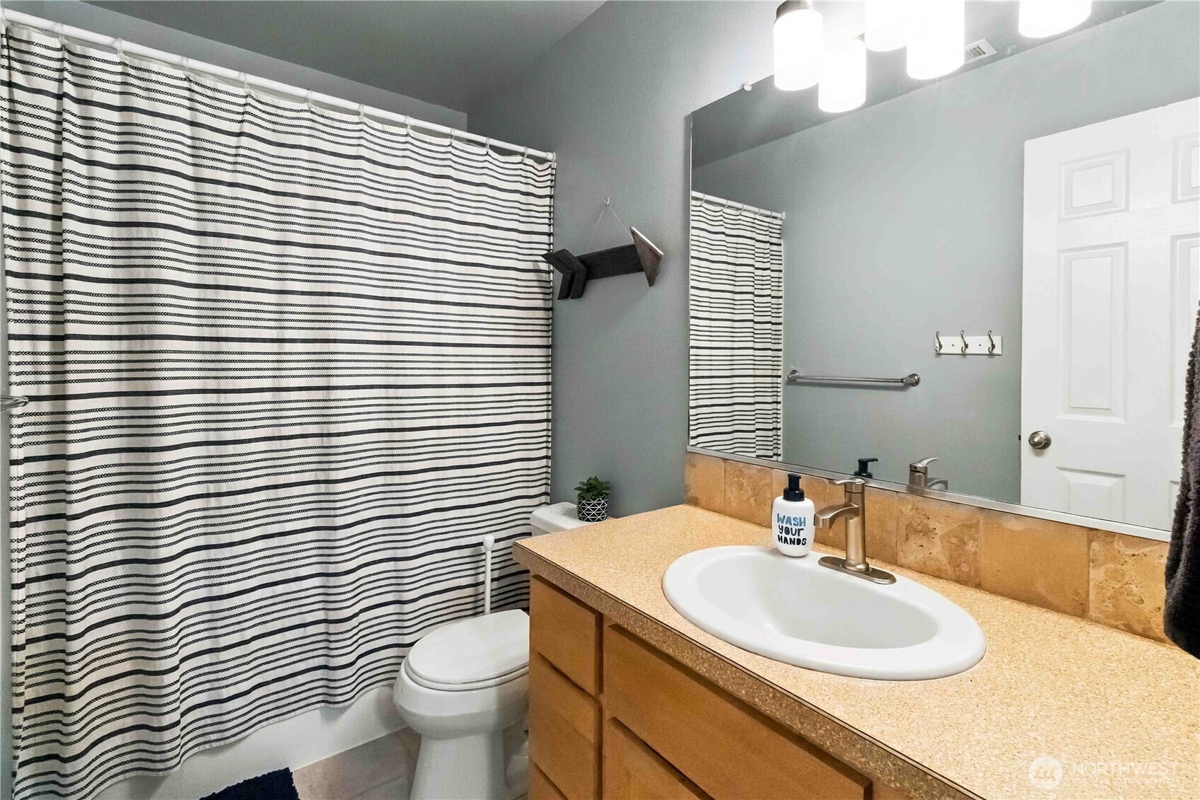 929 Edinburgh Court Property Photo 25