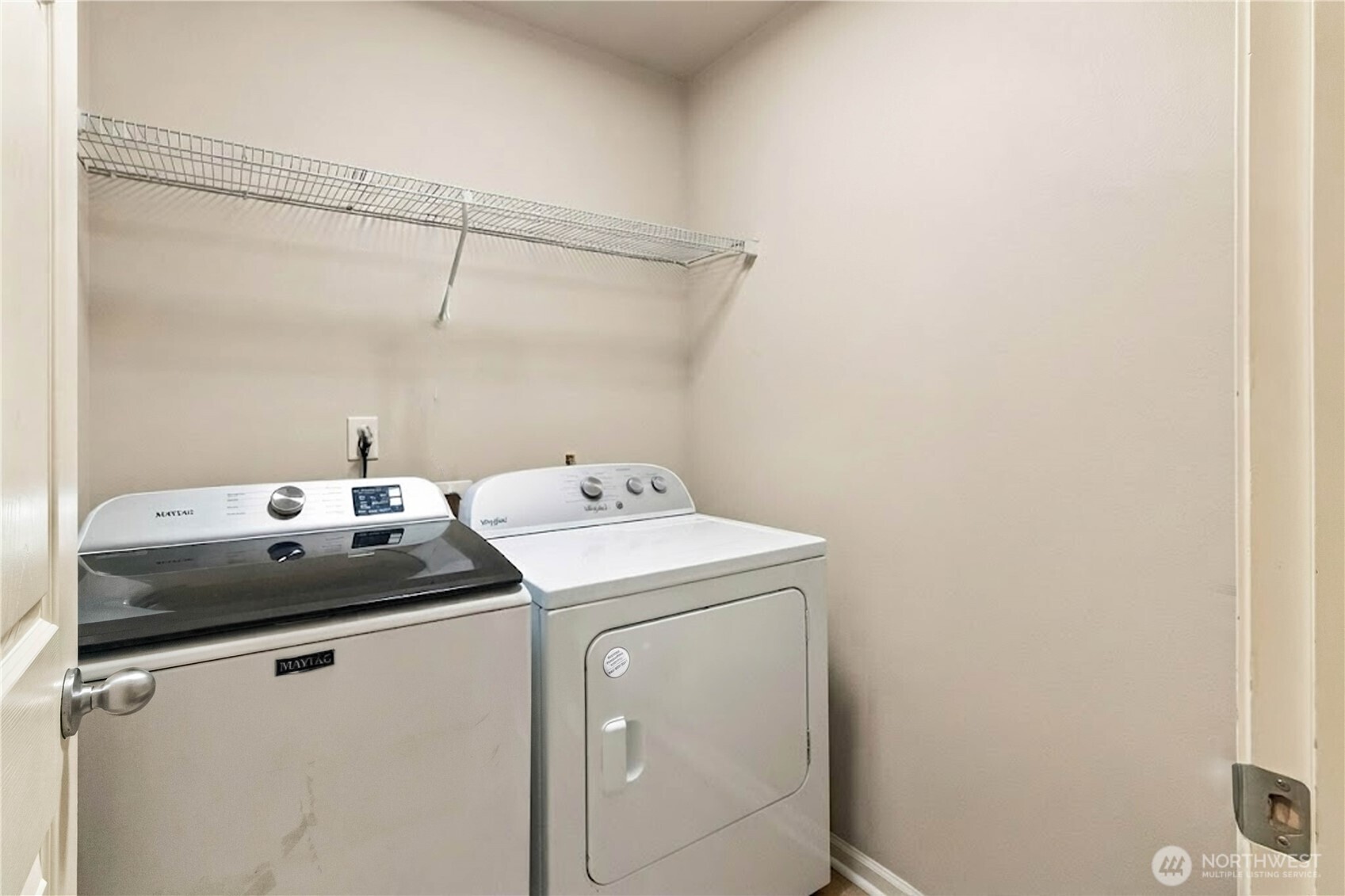929 Edinburgh Court Property Photo 26