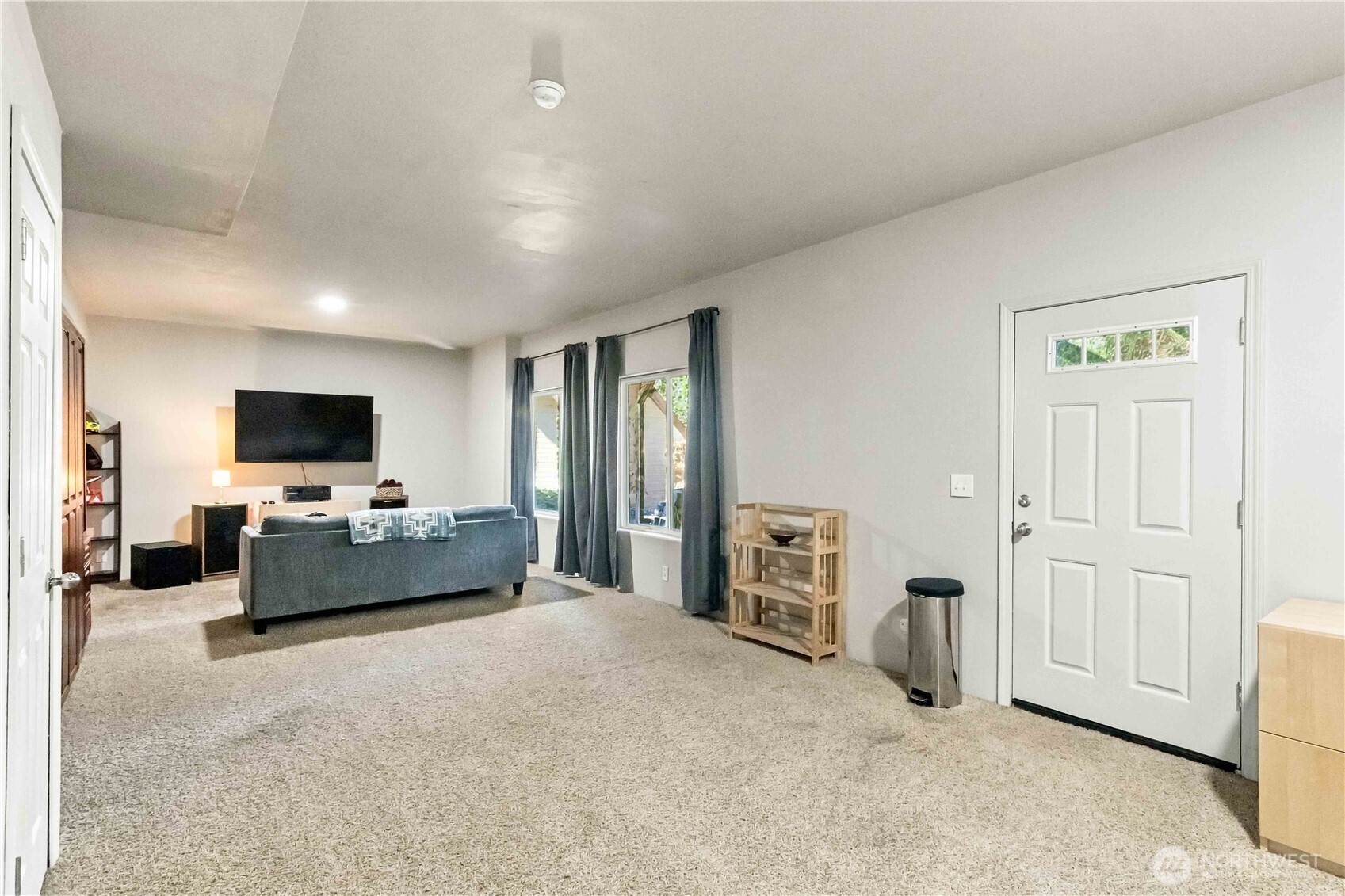 929 Edinburgh Court Property Photo 27