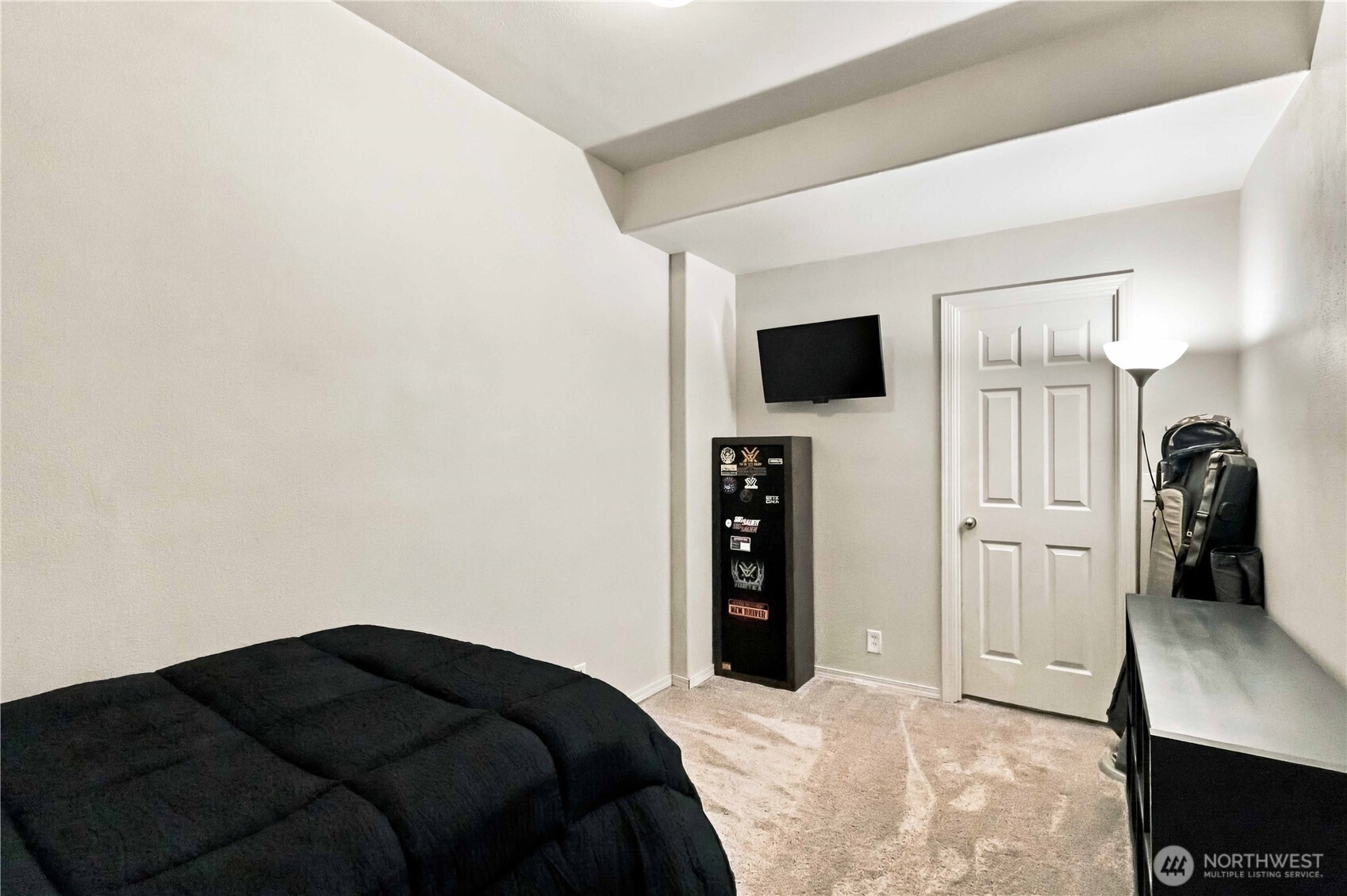 929 Edinburgh Court Property Photo 28