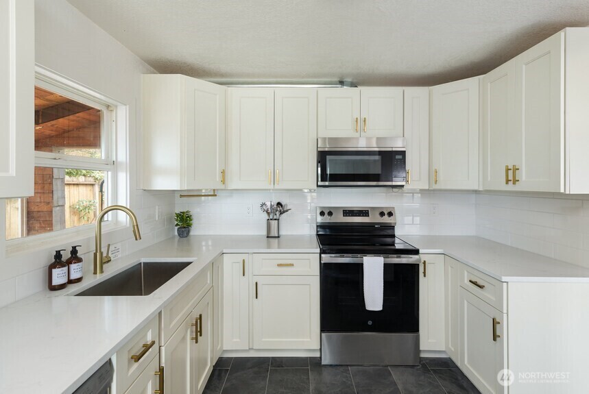 2514 N Lafayette Avenue Property Photo 9