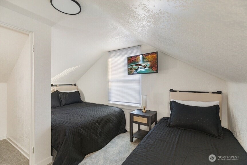 2514 N Lafayette Avenue Property Photo 11