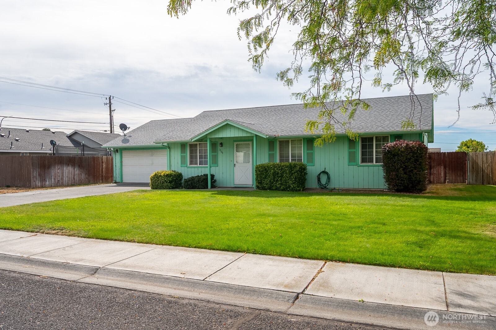 1204 E Hayden Drive Property Photo 2