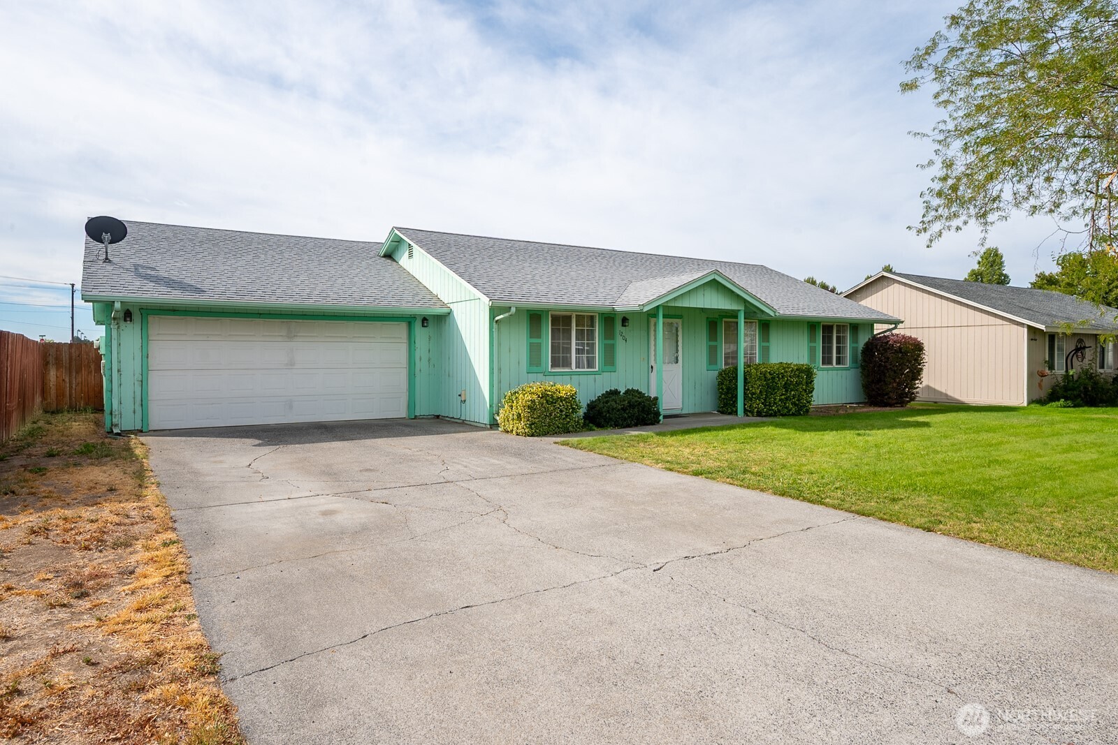 1204 E Hayden Drive Property Photo 3