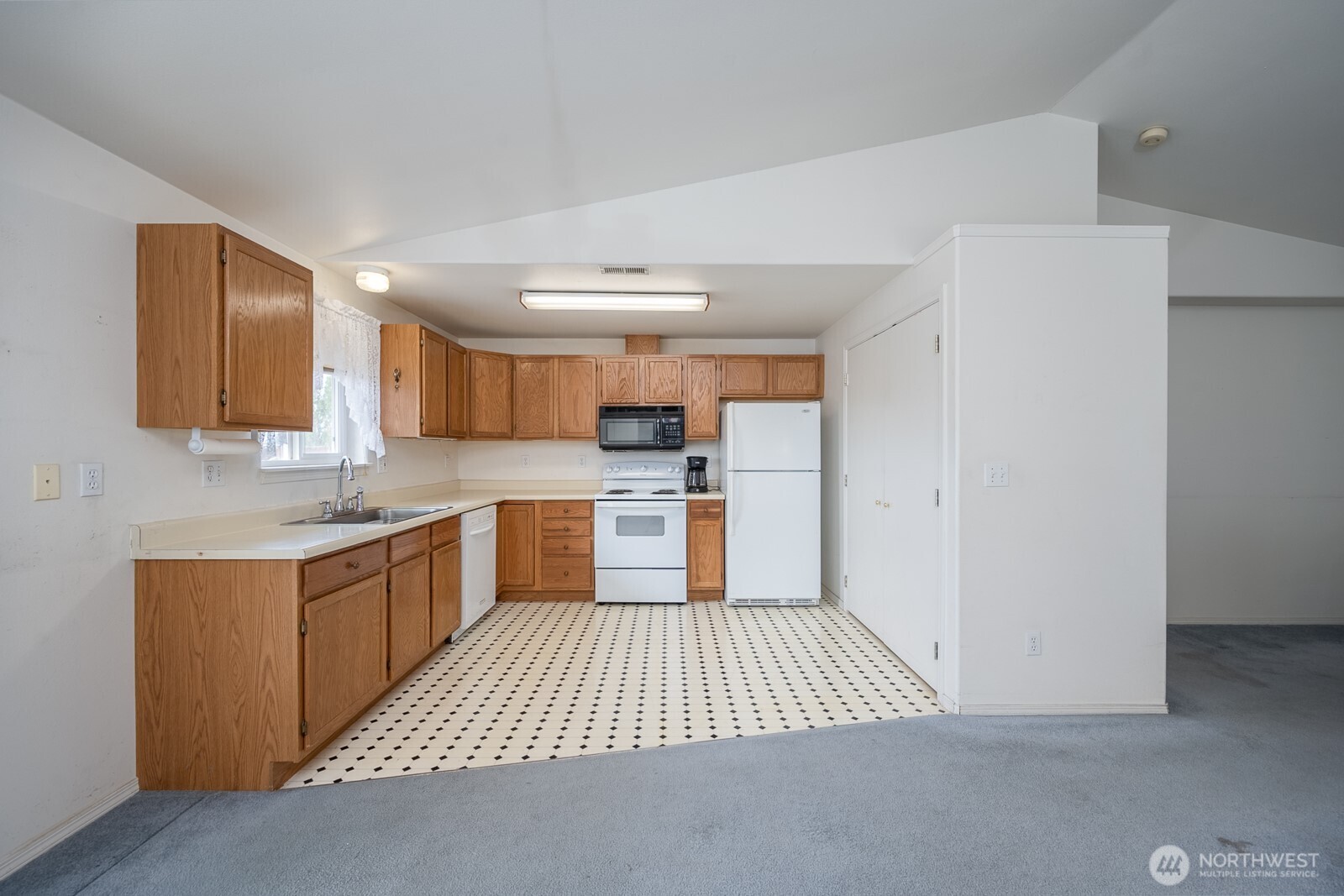 1204 E Hayden Drive Property Photo 7