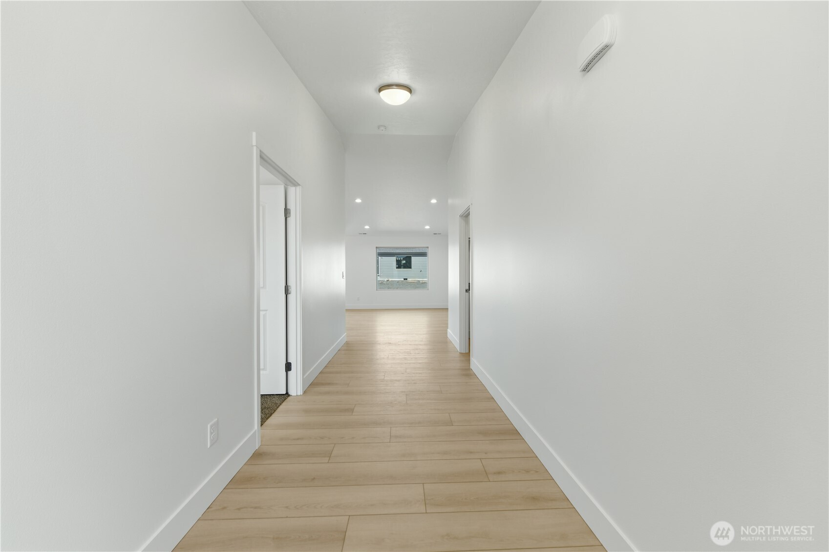 321 N Lessor Loop Property Photo 2