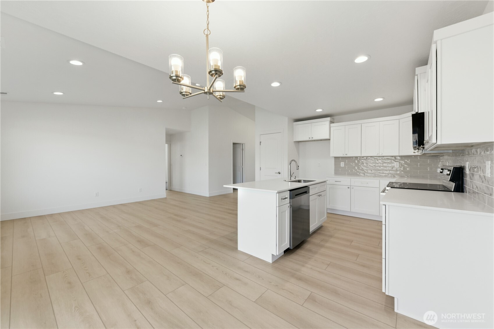 321 N Lessor Loop Property Photo 5