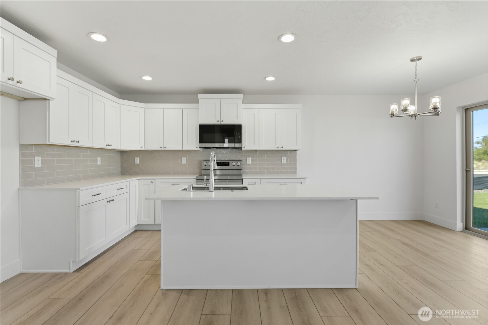 321 N Lessor Loop Property Photo 8