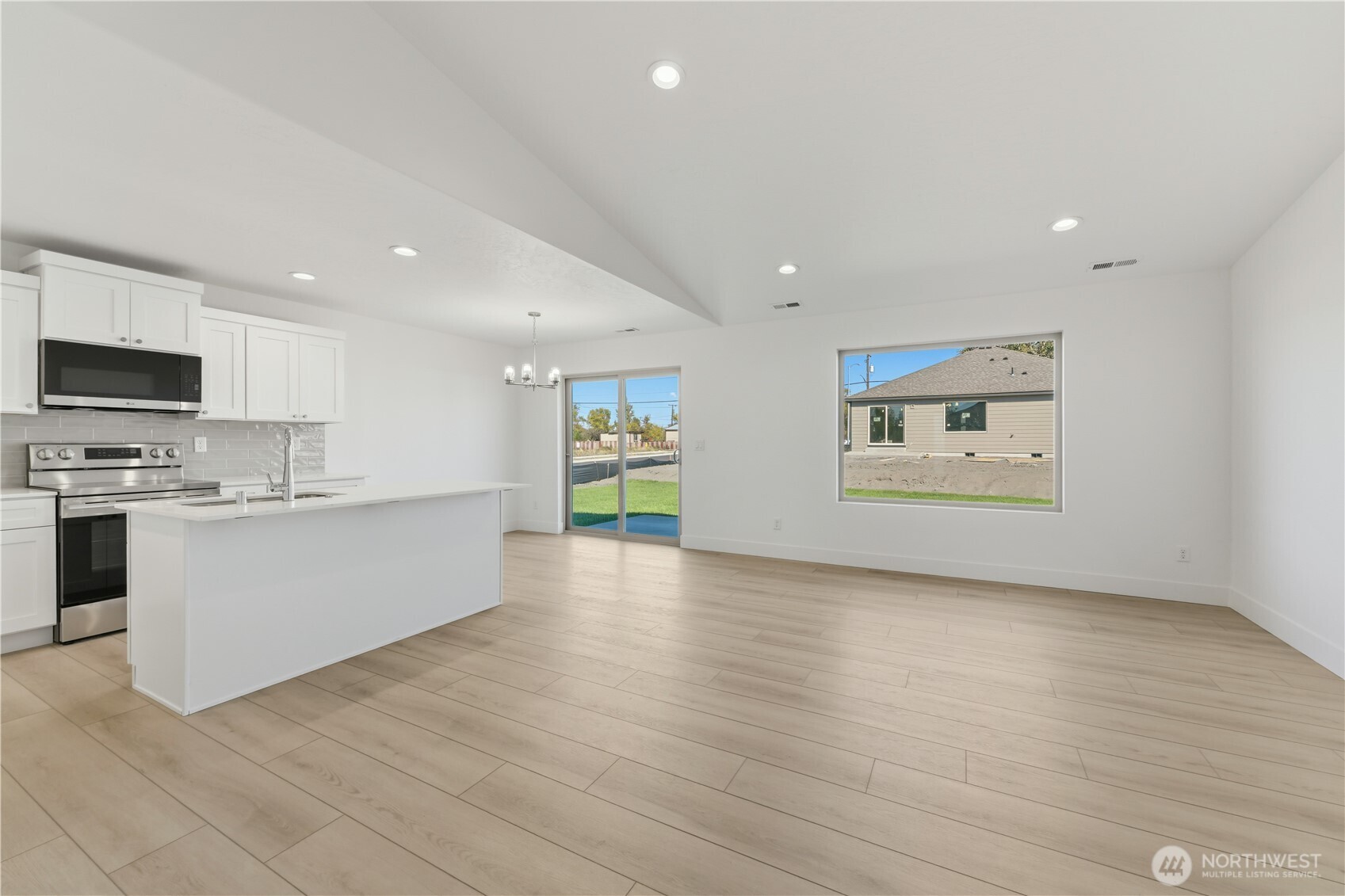 321 N Lessor Loop Property Photo 9