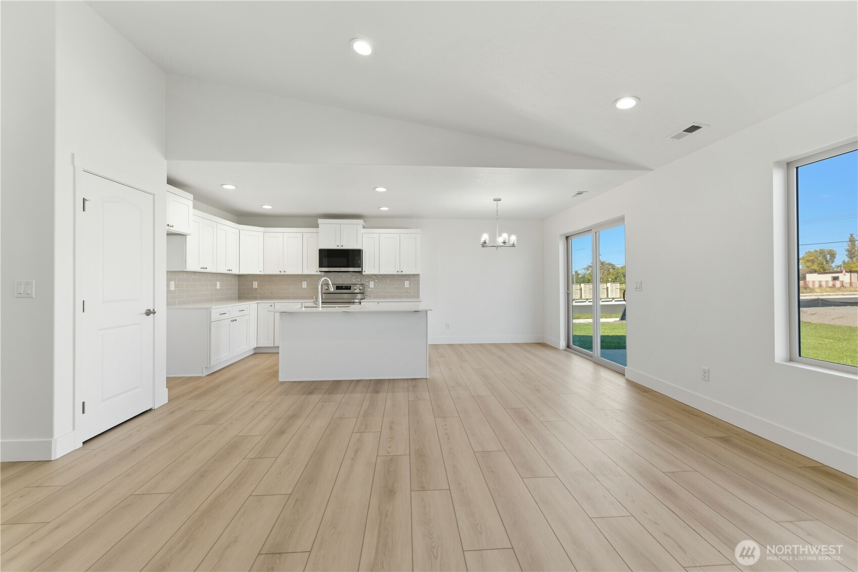 321 N Lessor Loop Property Photo 10