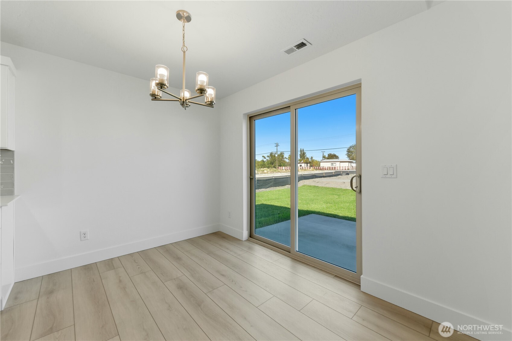 321 N Lessor Loop Property Photo 12